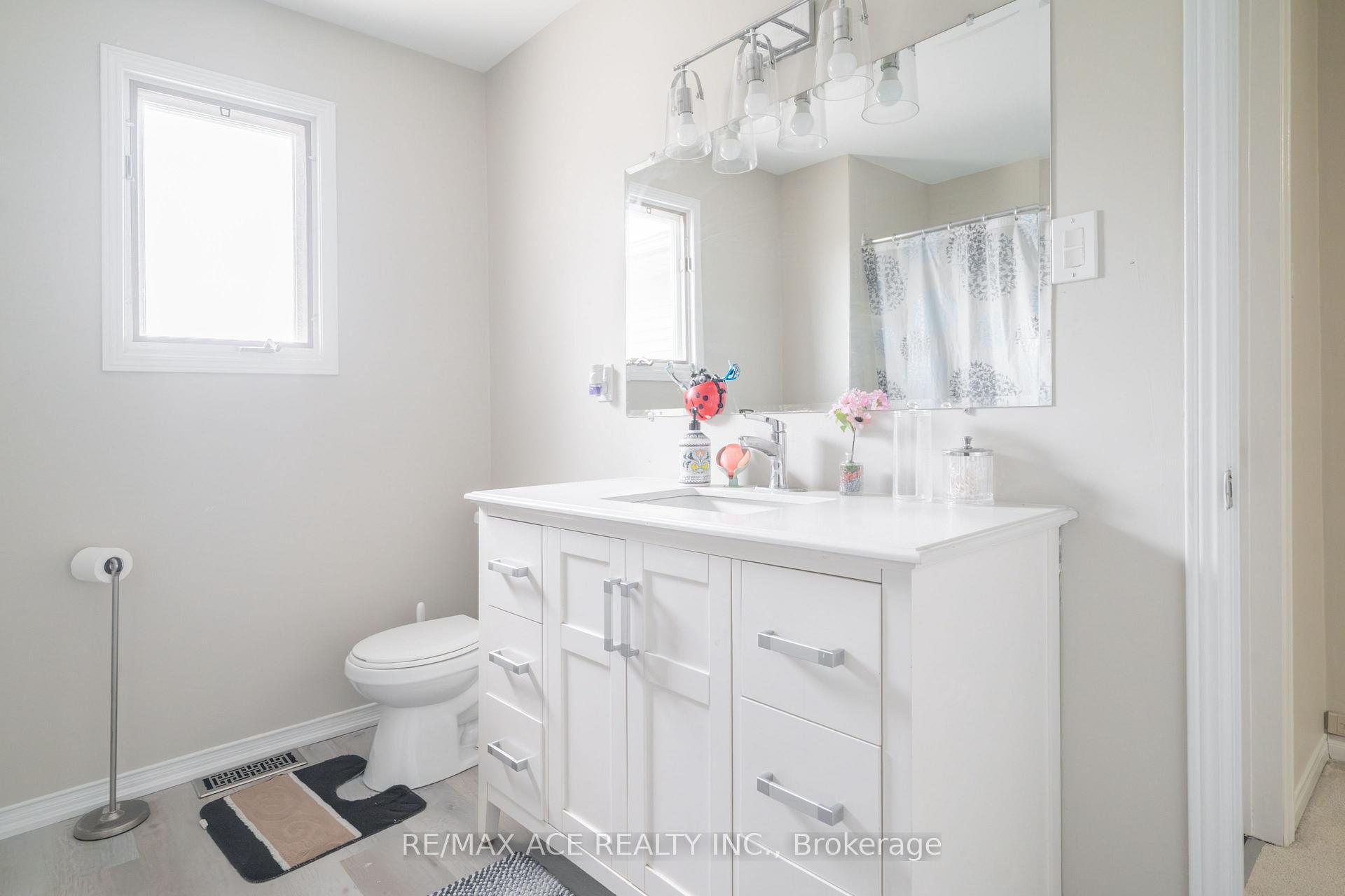 Photo 25 of 50 Soper Creek Drive, Clarington, Bowmanville — HOMEH