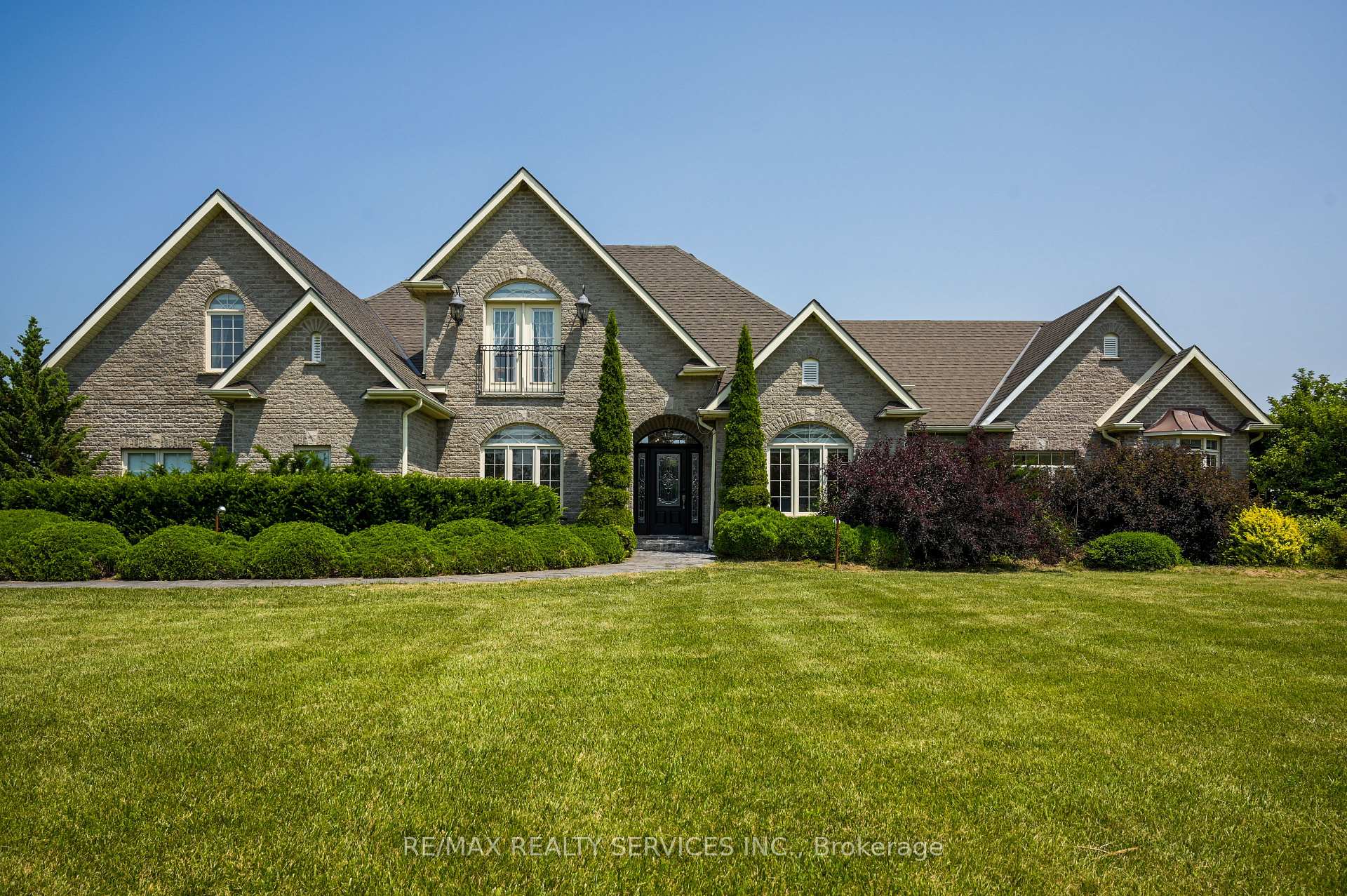 Front of 214&218 Maple Avenue S