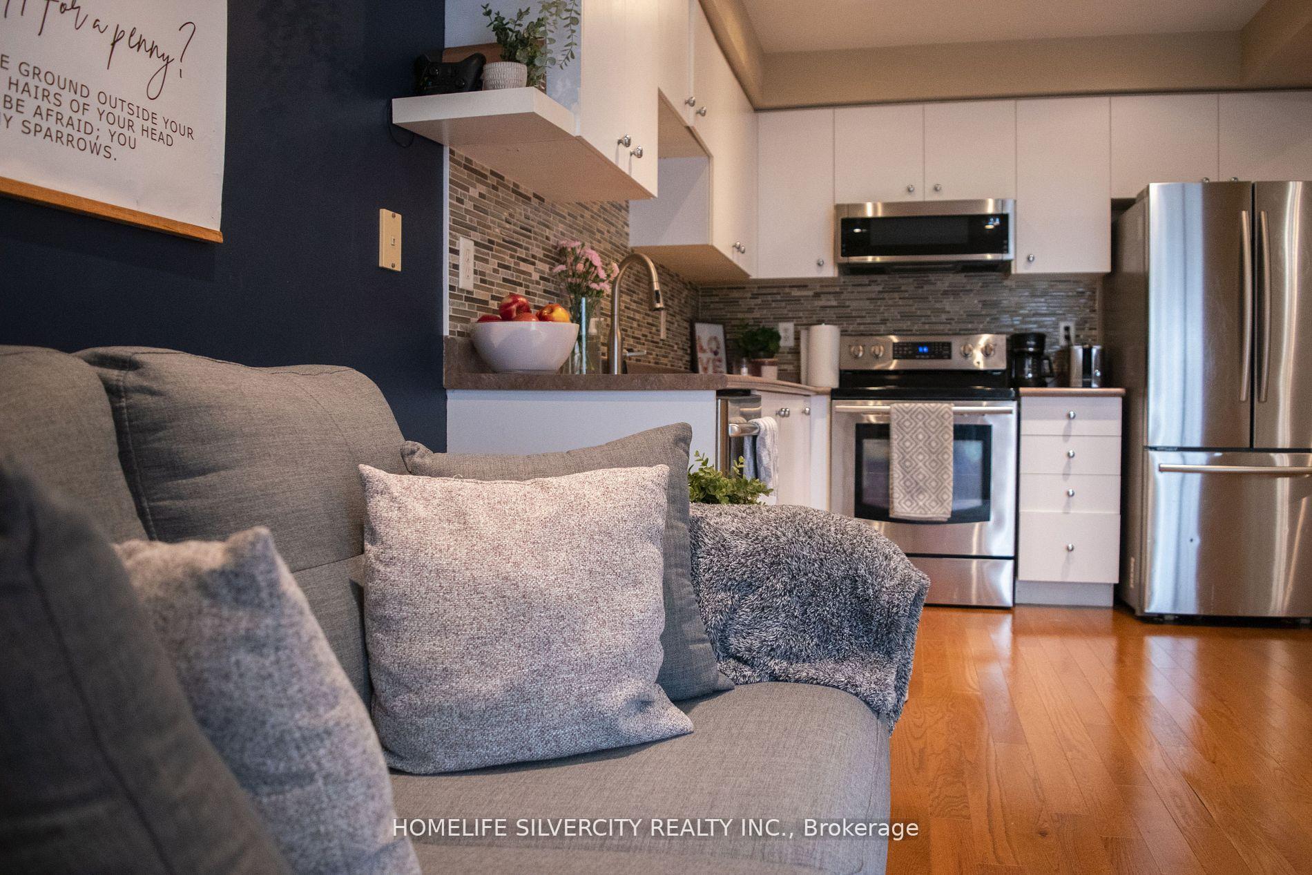 Photo 23 of 376 Sparrow Circle, Pickering, Highbush — HOMEH