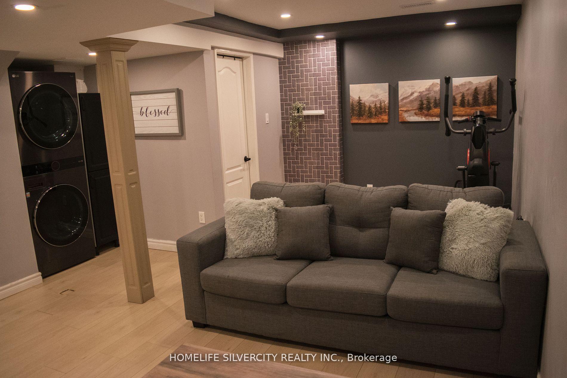 Photo 16 of 376 Sparrow Circle, Pickering, Highbush — HOMEH