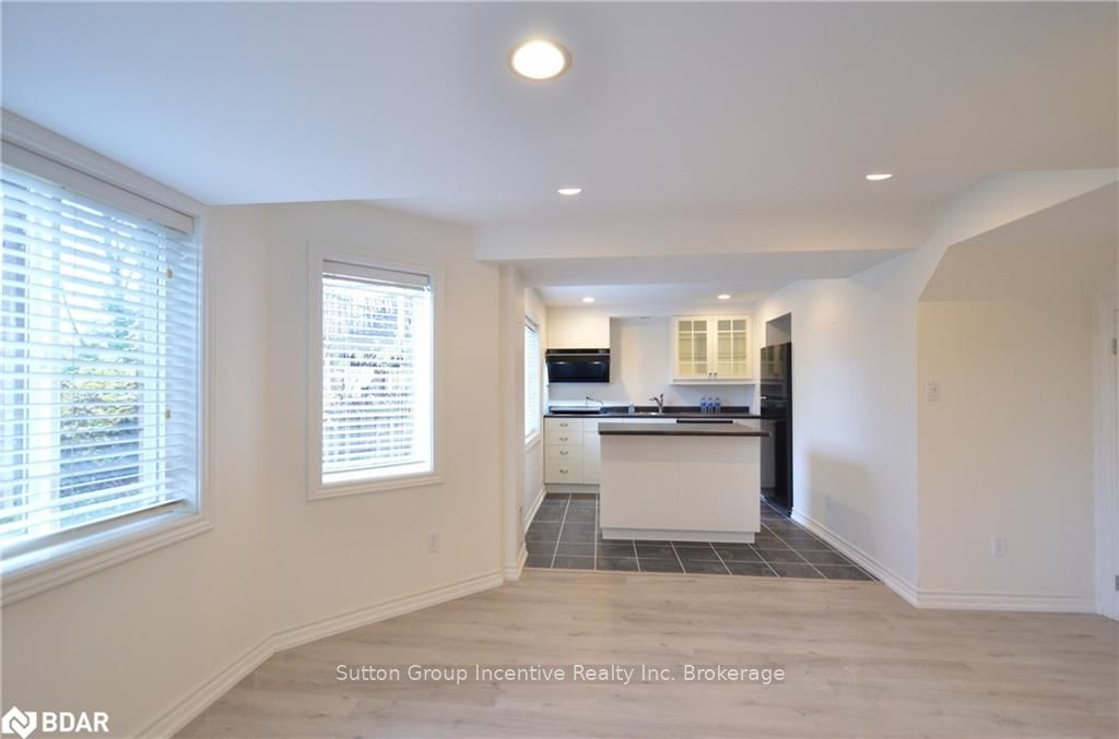 Photo 5 of Unit LOWER, 9 Brown Wood Drive, Barrie, Little Lake — HOMEH