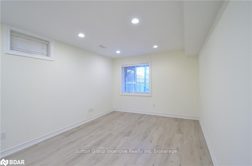 Photo 8 of Unit LOWER, 9 Brown Wood Drive, Barrie, Little Lake — HOMEH