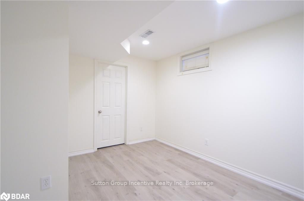 Photo 10 of Unit LOWER, 9 Brown Wood Drive, Barrie, Little Lake — HOMEH