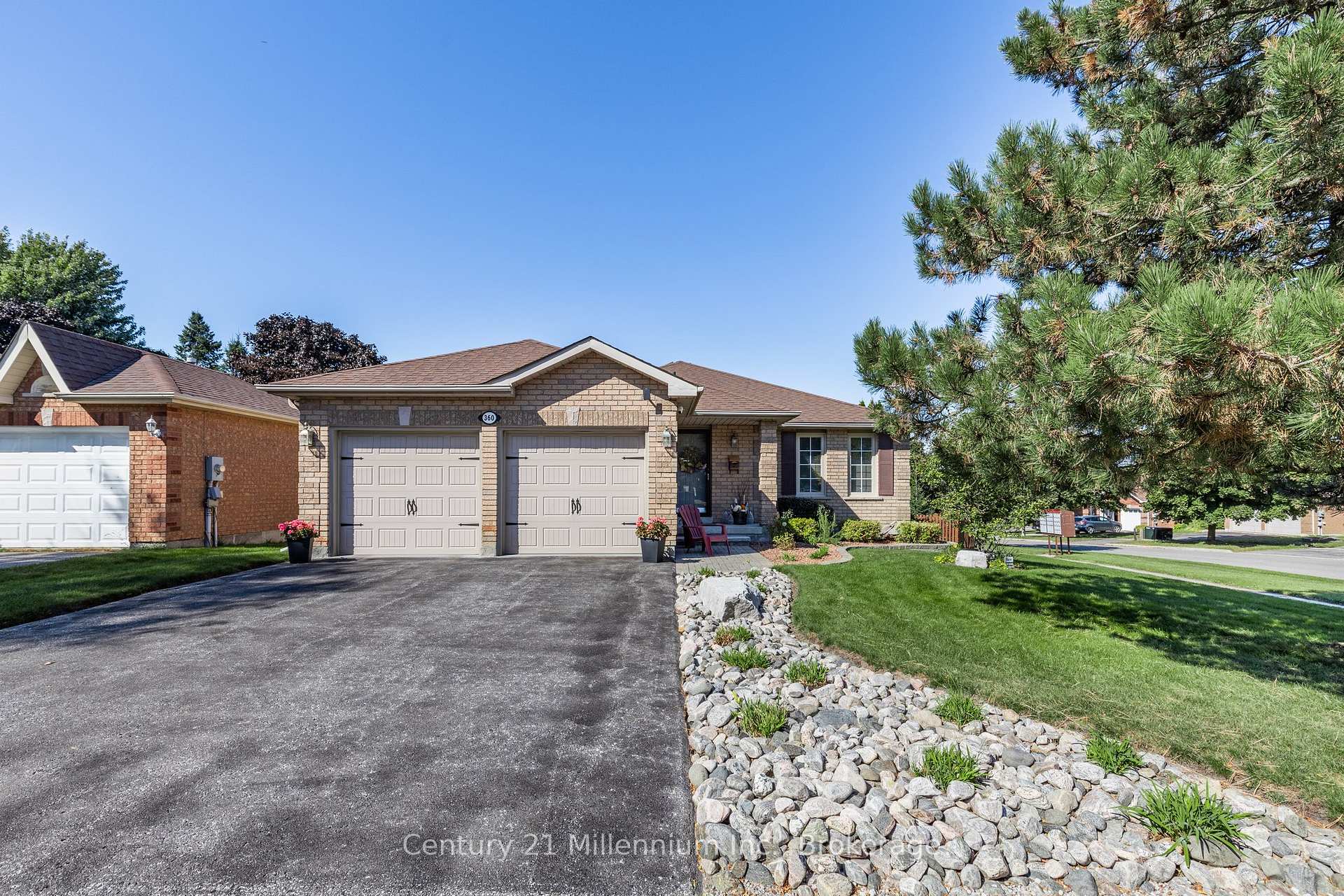 Photo 2 of 360 Cundles Road W, Barrie, Northwest — HOMEH