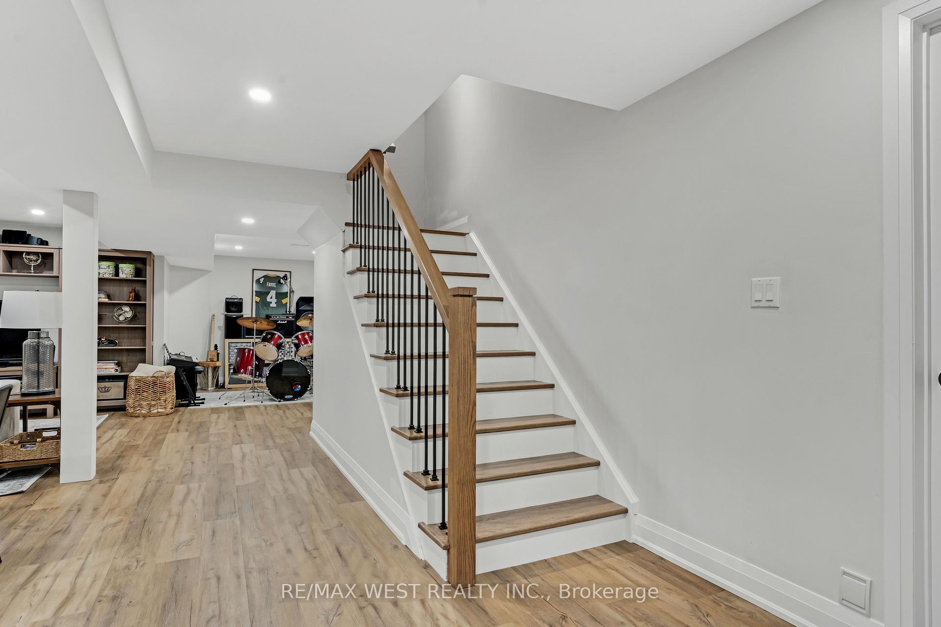 Photo 16 of 29 Sir Lancelot Court, Caledon, Bolton East — HOMEH