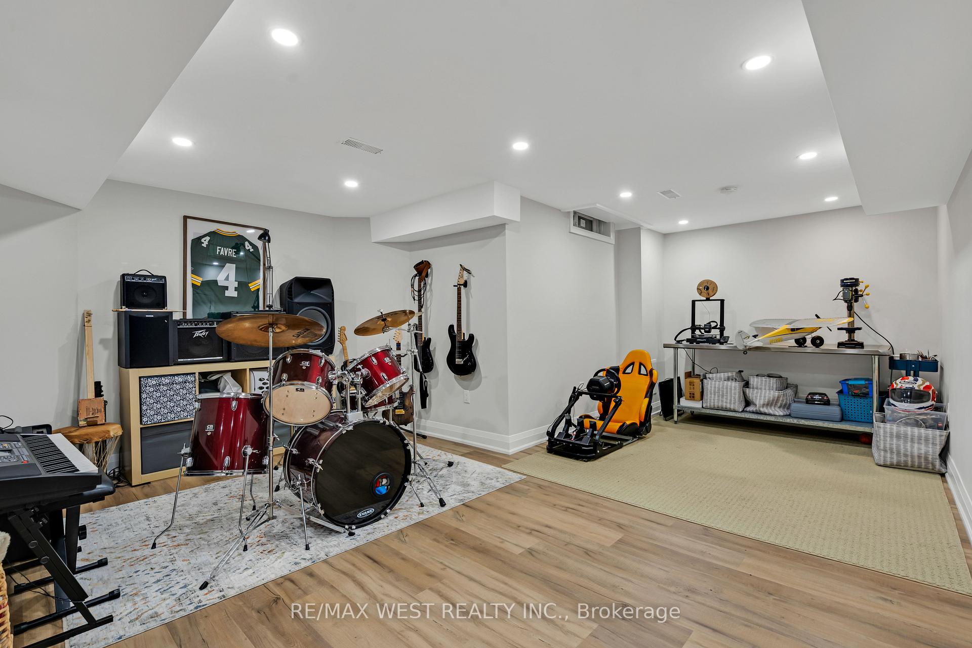 Photo 21 of 29 Sir Lancelot Court, Caledon, Bolton East — HOMEH