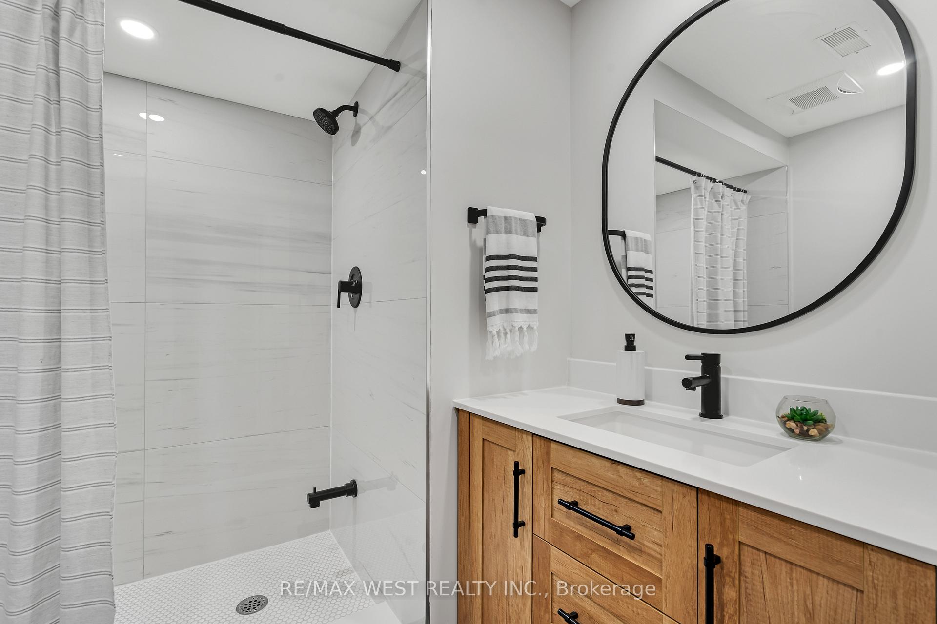 Photo 24 of 29 Sir Lancelot Court, Caledon, Bolton East — HOMEH