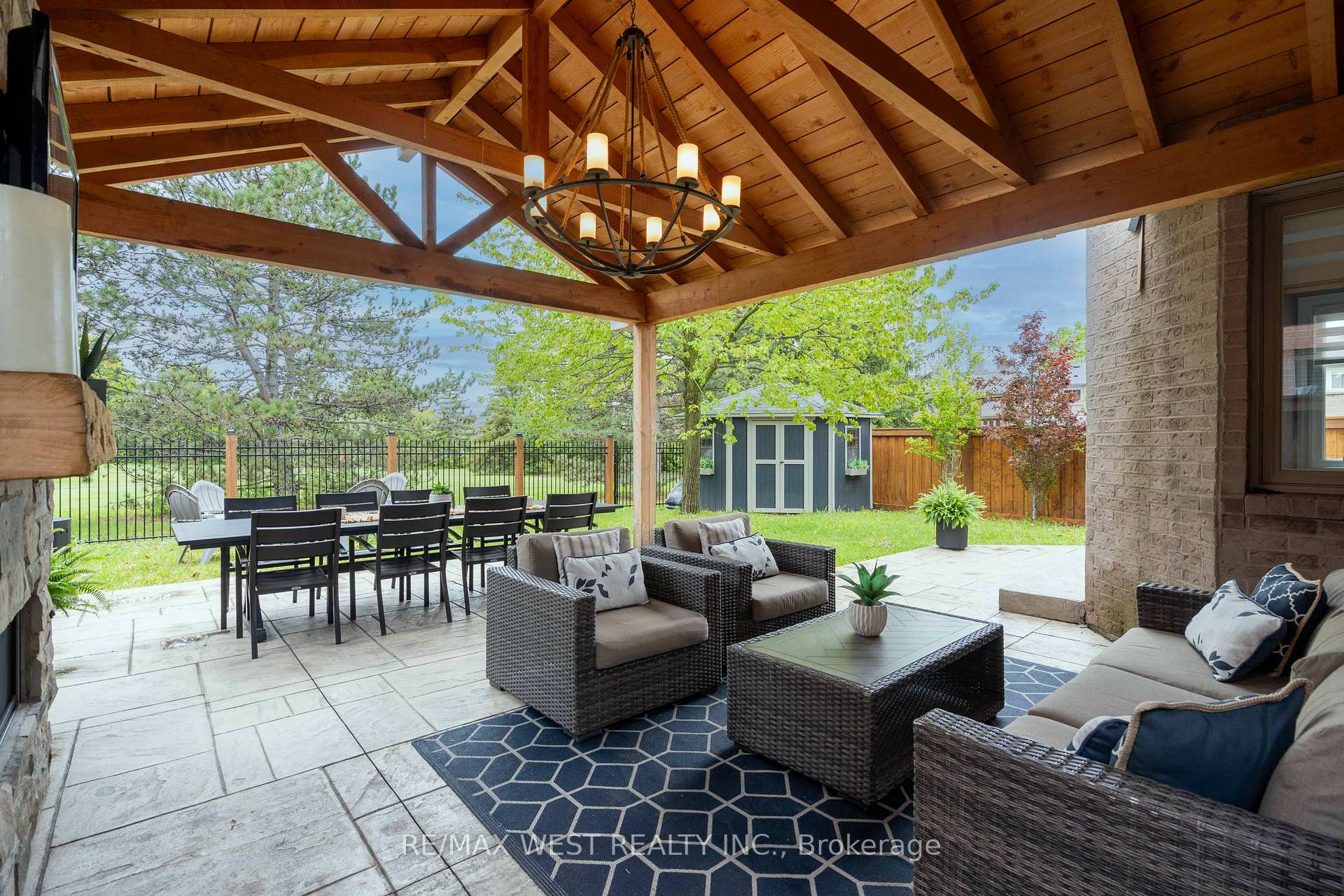 Photo 29 of 29 Sir Lancelot Court, Caledon, Bolton East — HOMEH