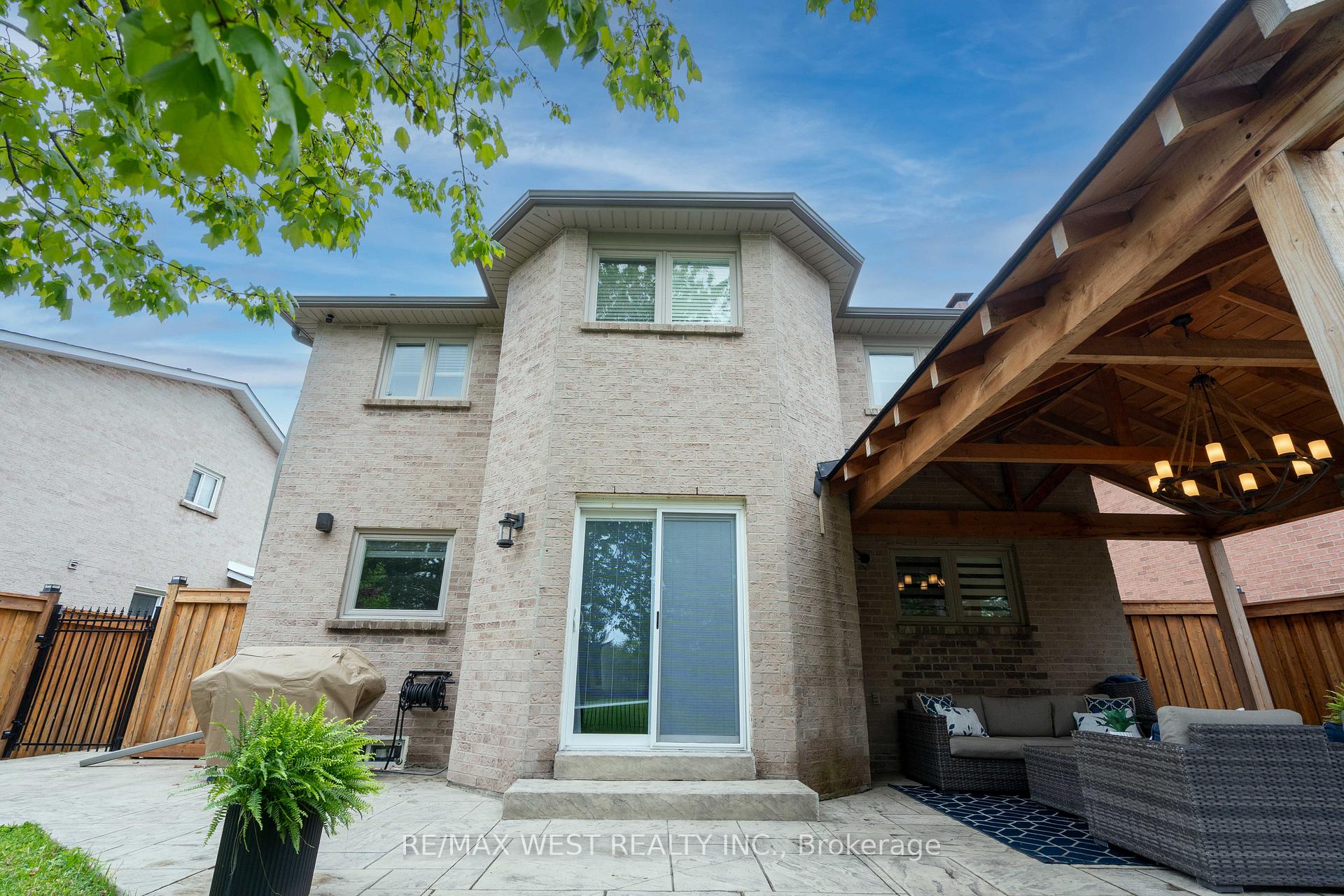 Photo 37 of 29 Sir Lancelot Court, Caledon, Bolton East — HOMEH