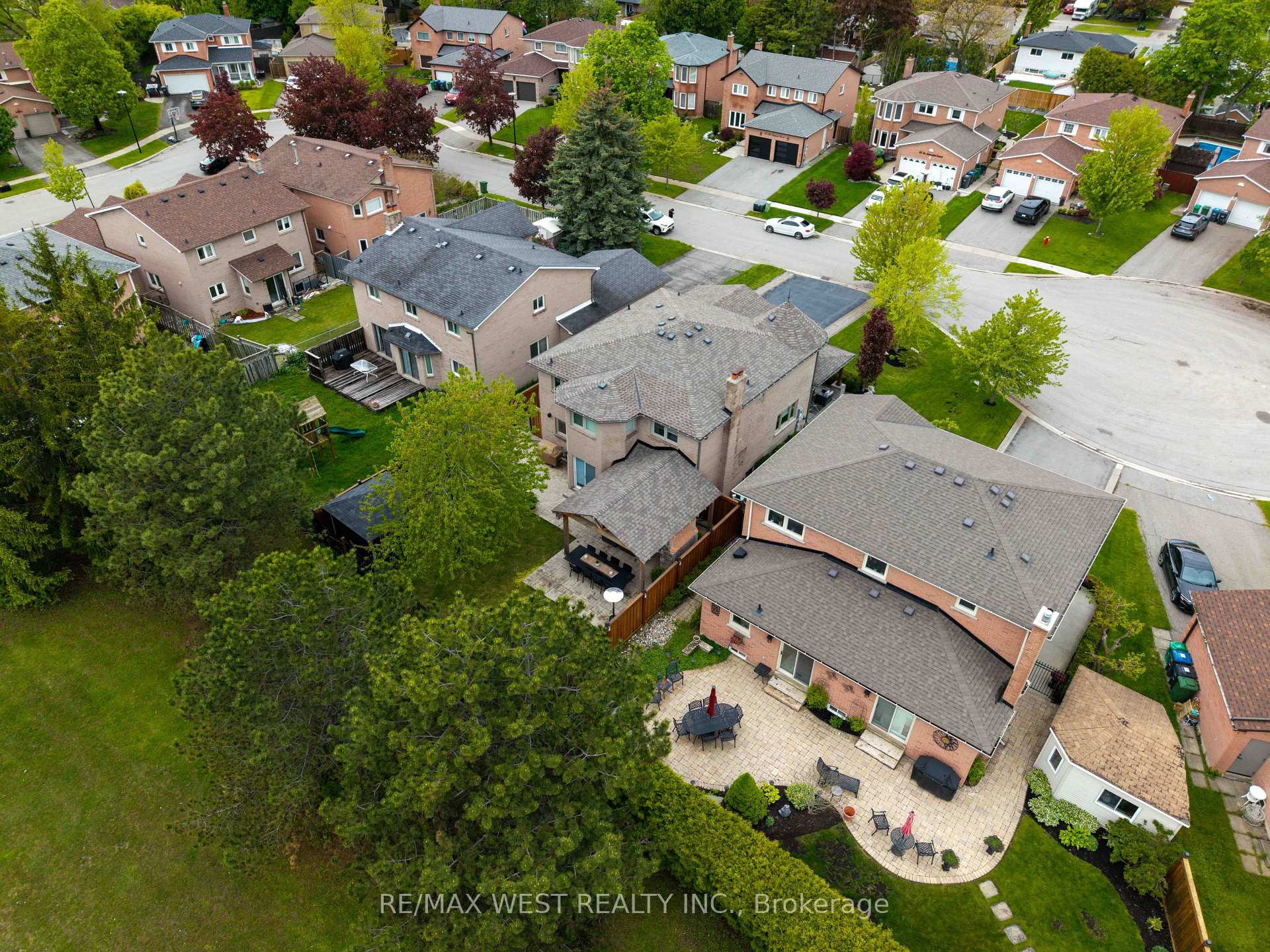 Photo 32 of 29 Sir Lancelot Court, Caledon, Bolton East — HOMEH