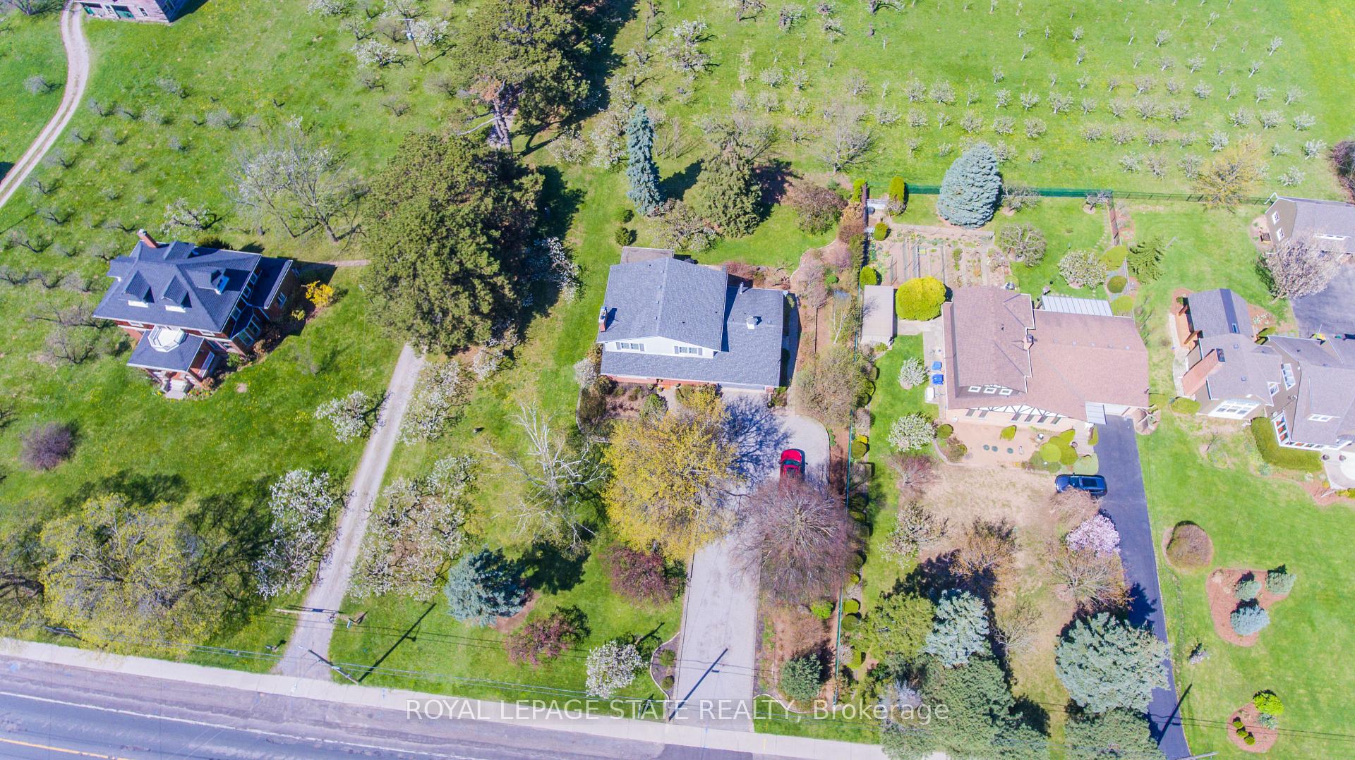 Photo 3 of 396 Main Street W, Grimsby, Grimsby West — HOMEH