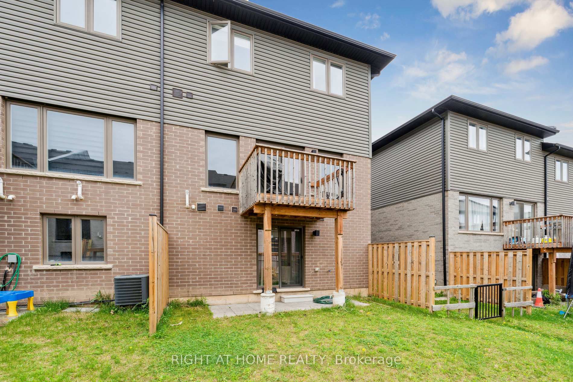 Photo 38 of 4025 Crown Street, Lincoln, Beamsville — HOMEH