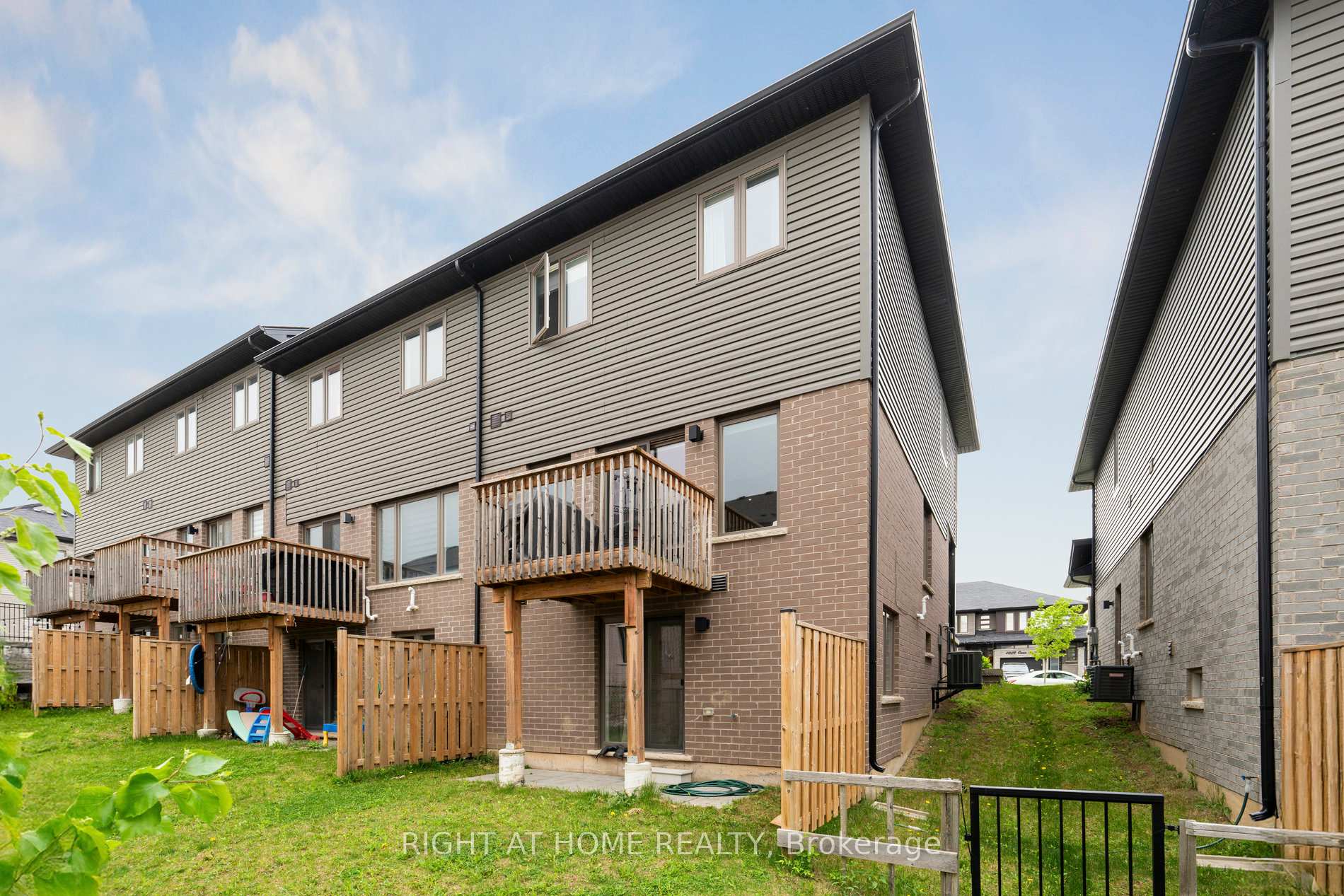 Photo 41 of 4025 Crown Street, Lincoln, Beamsville — HOMEH