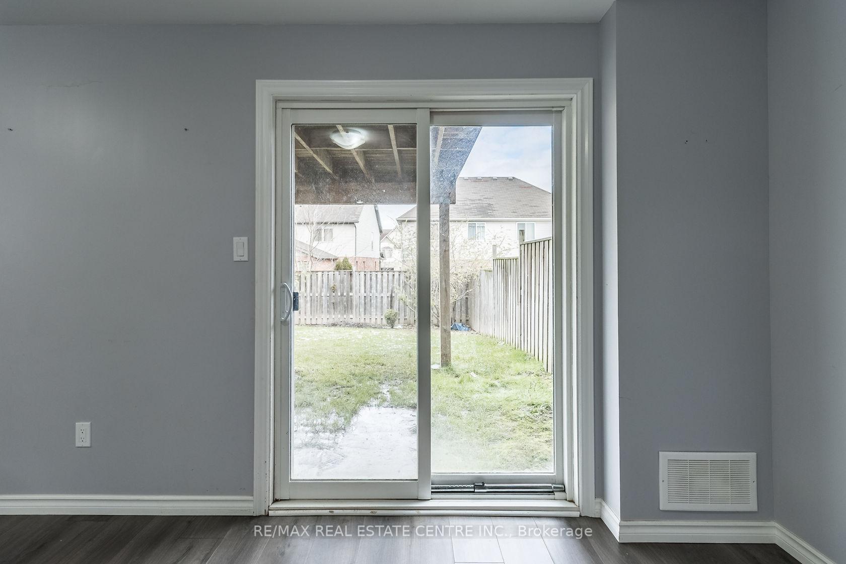Photo 40 of 27 Dougall Street, Guelph, Grange Road — HOMEH