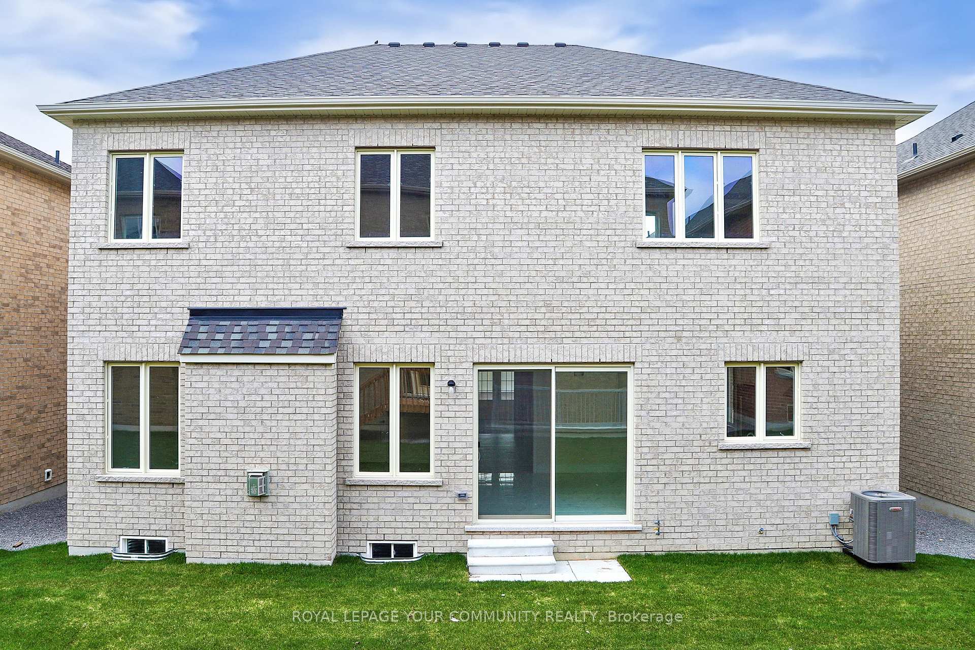 Photo 20 of 68 Bud Leggett Crescent, Georgina, Keswick South — HOMEH