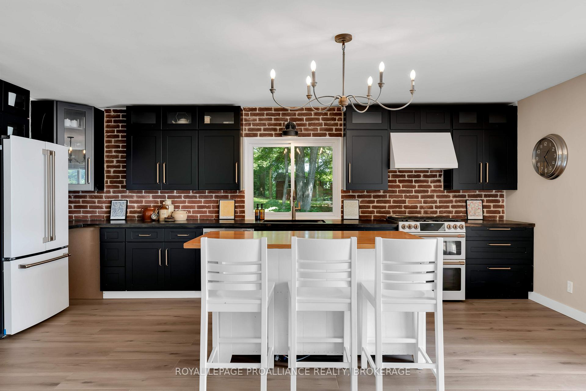 Photo 8 of 4268 Melody Lodge Lane, Frontenac, Frontenac South — HOMEH