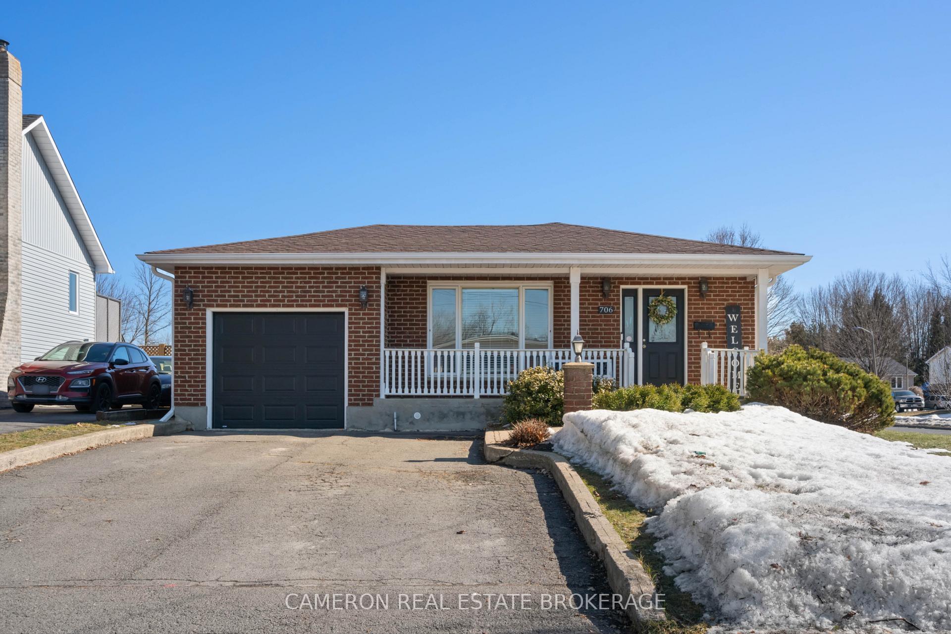 Photo 1 of 706 Hamilton Crescent, Cornwall — HOMEH