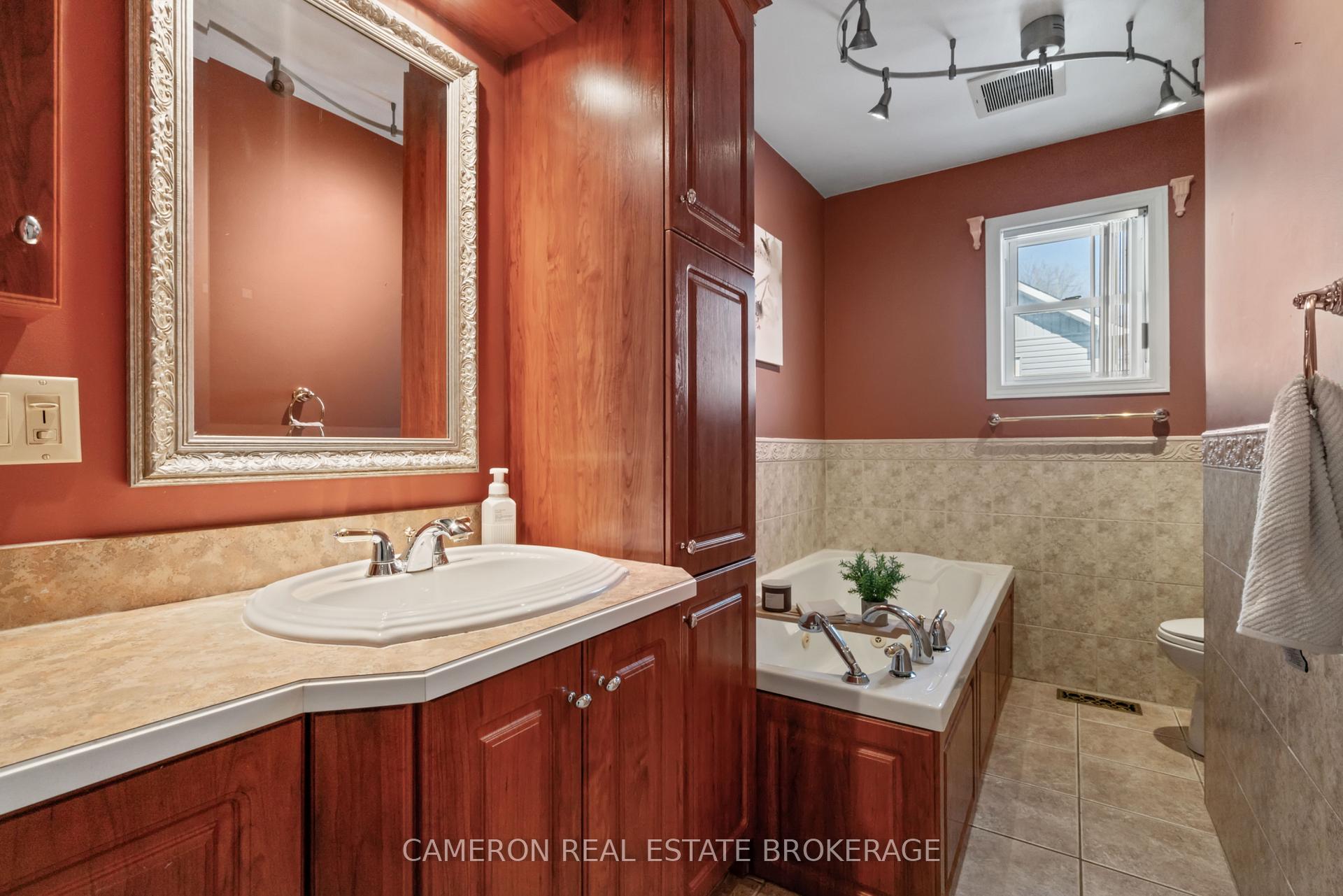 Photo 16 of 706 Hamilton Crescent, Cornwall — HOMEH