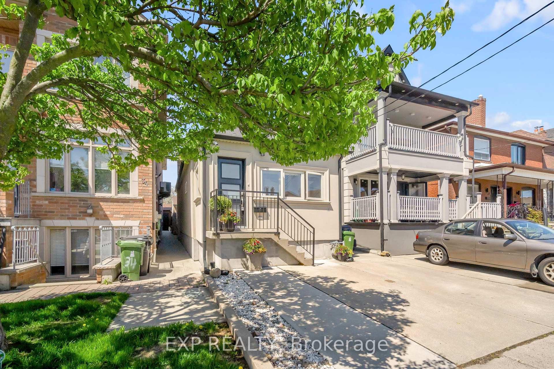 Front of 32 Amherst Avenue