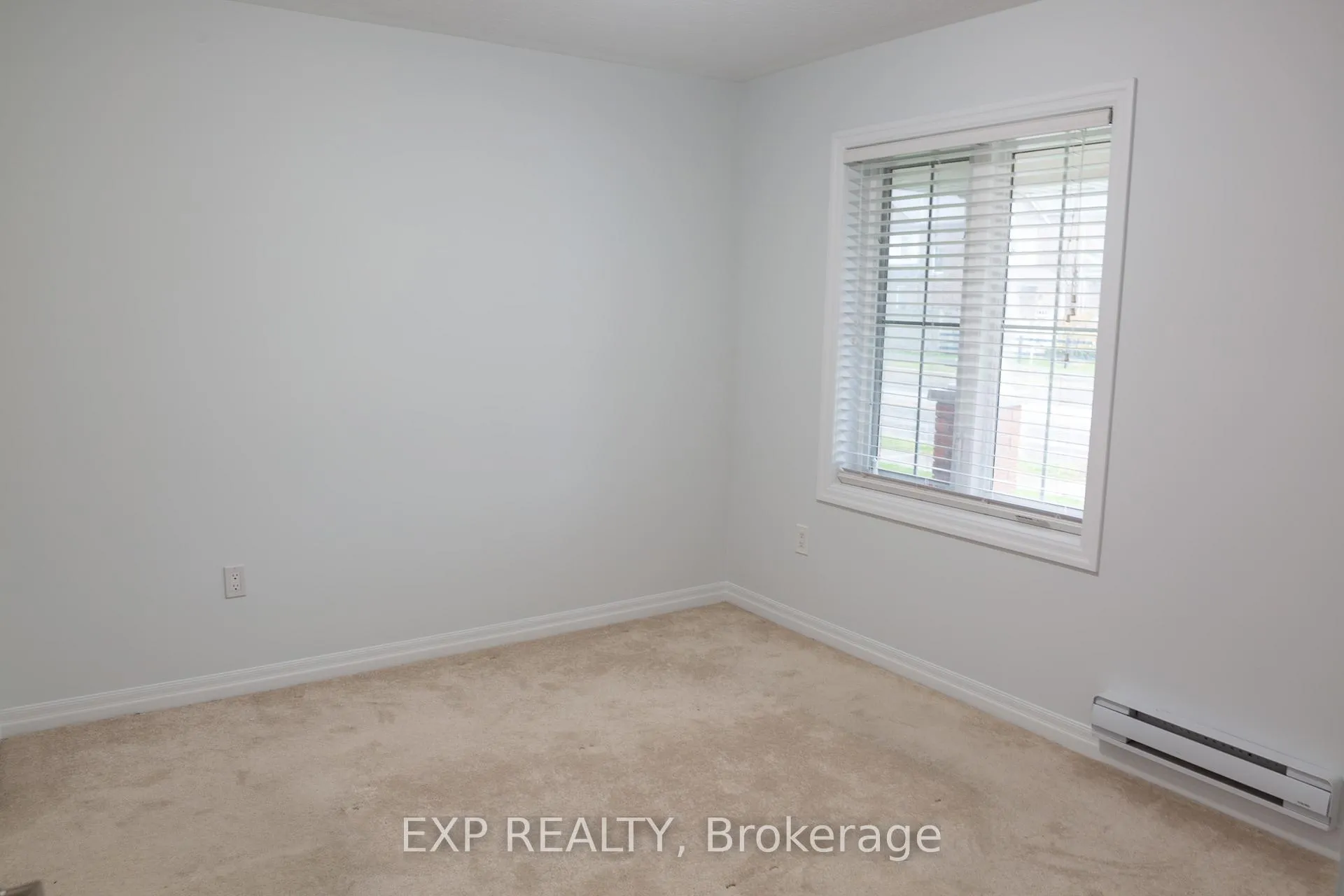 Photo 3 of Unit 17, 230 Avonsyde Boulevard, Hamilton, Waterdown — HOMEH