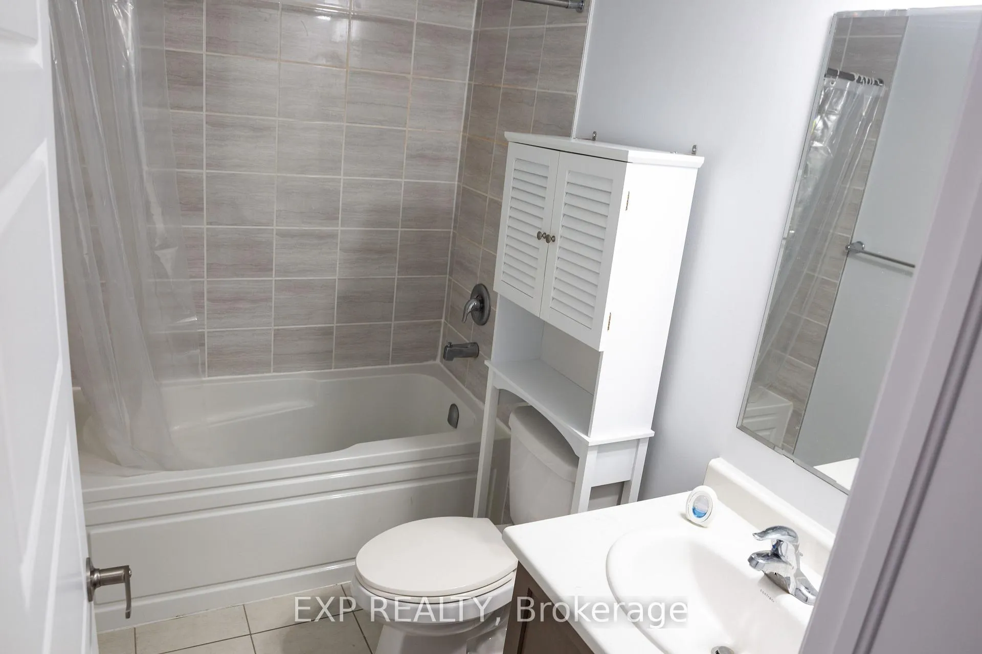 Photo 4 of Unit 17, 230 Avonsyde Boulevard, Hamilton, Waterdown — HOMEH