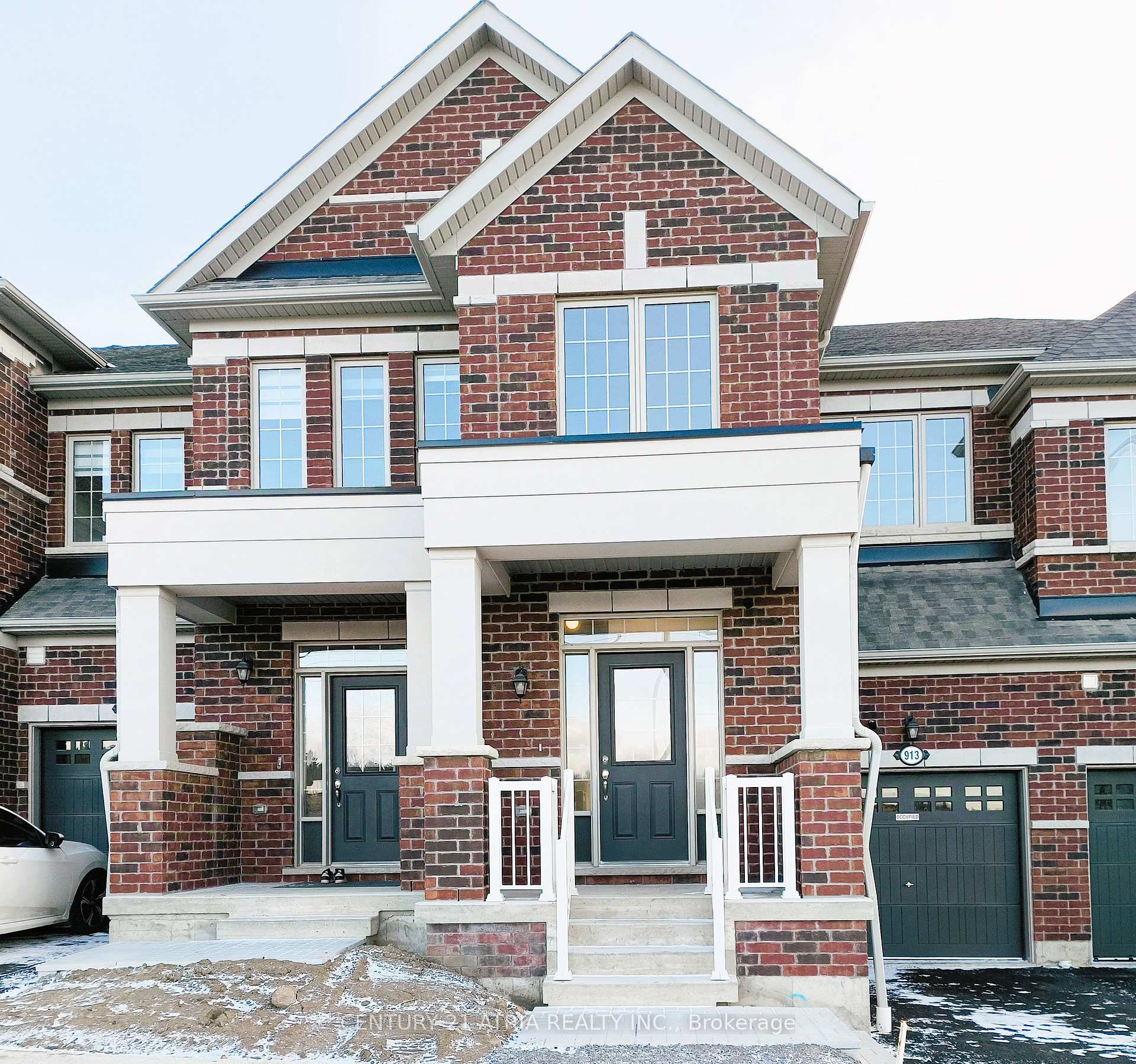 Front of 913 Elizabeth Mackenzie Drive