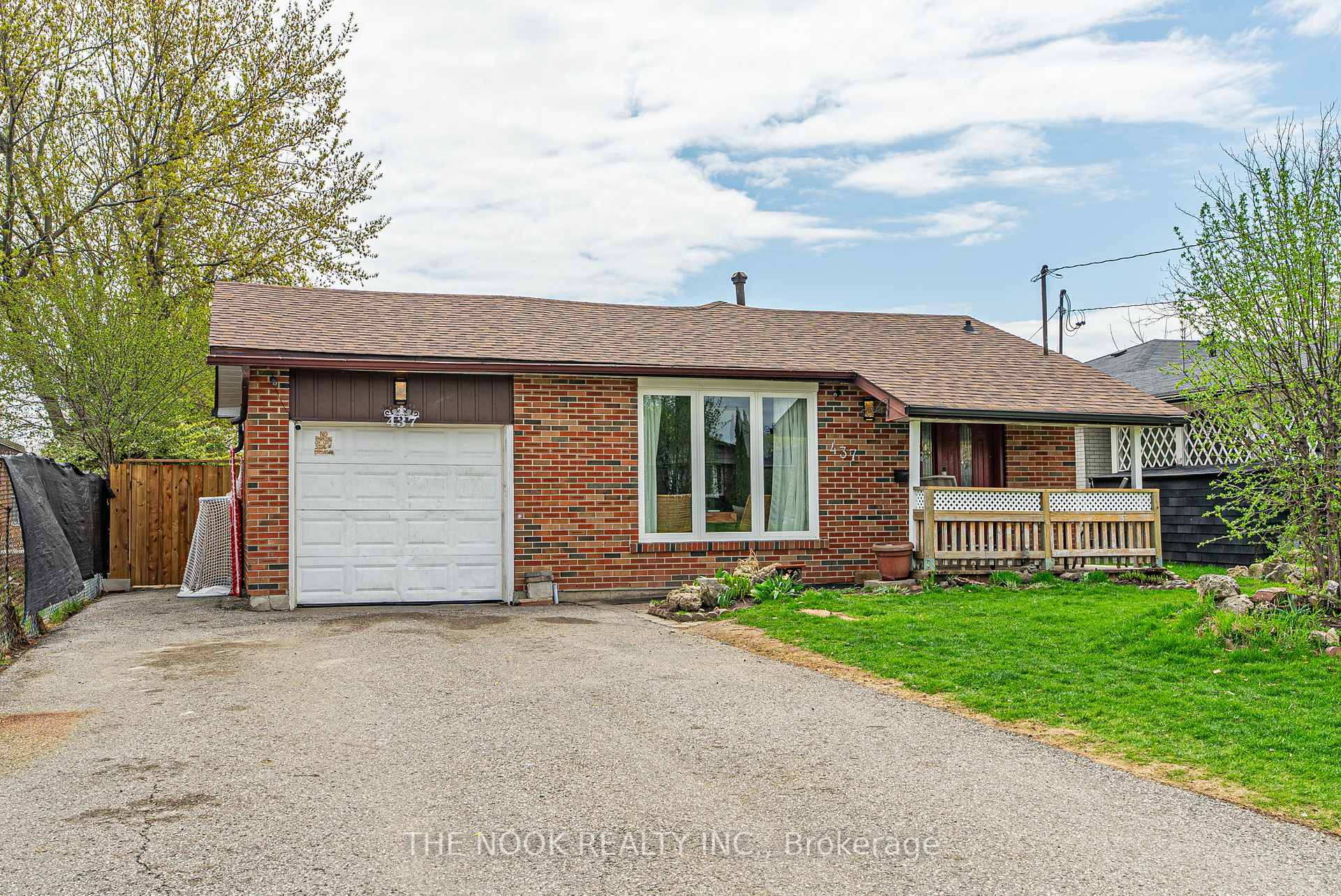 Front of 437 Adelaide Avenue E