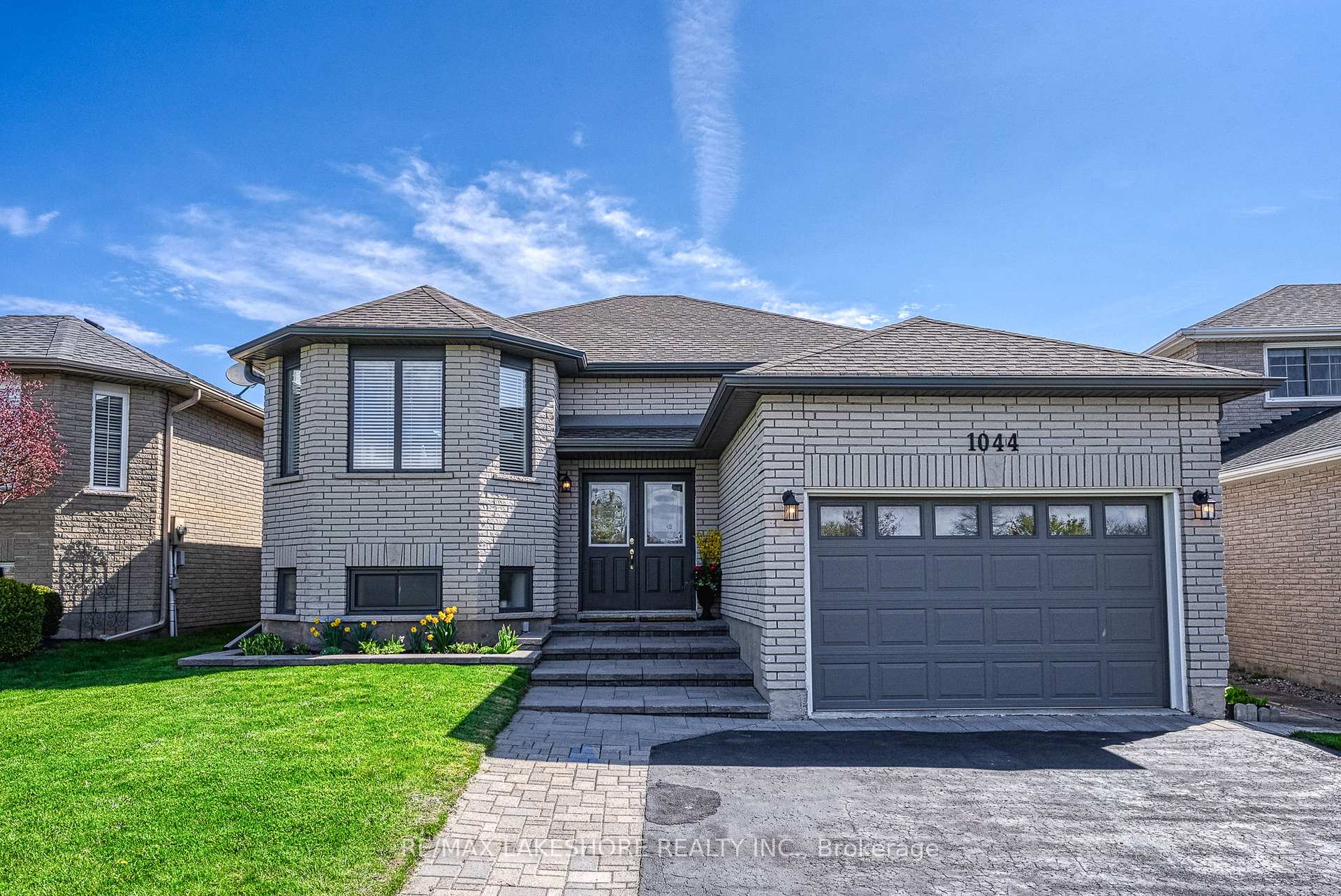 Front of 1044 Riddell Avenue