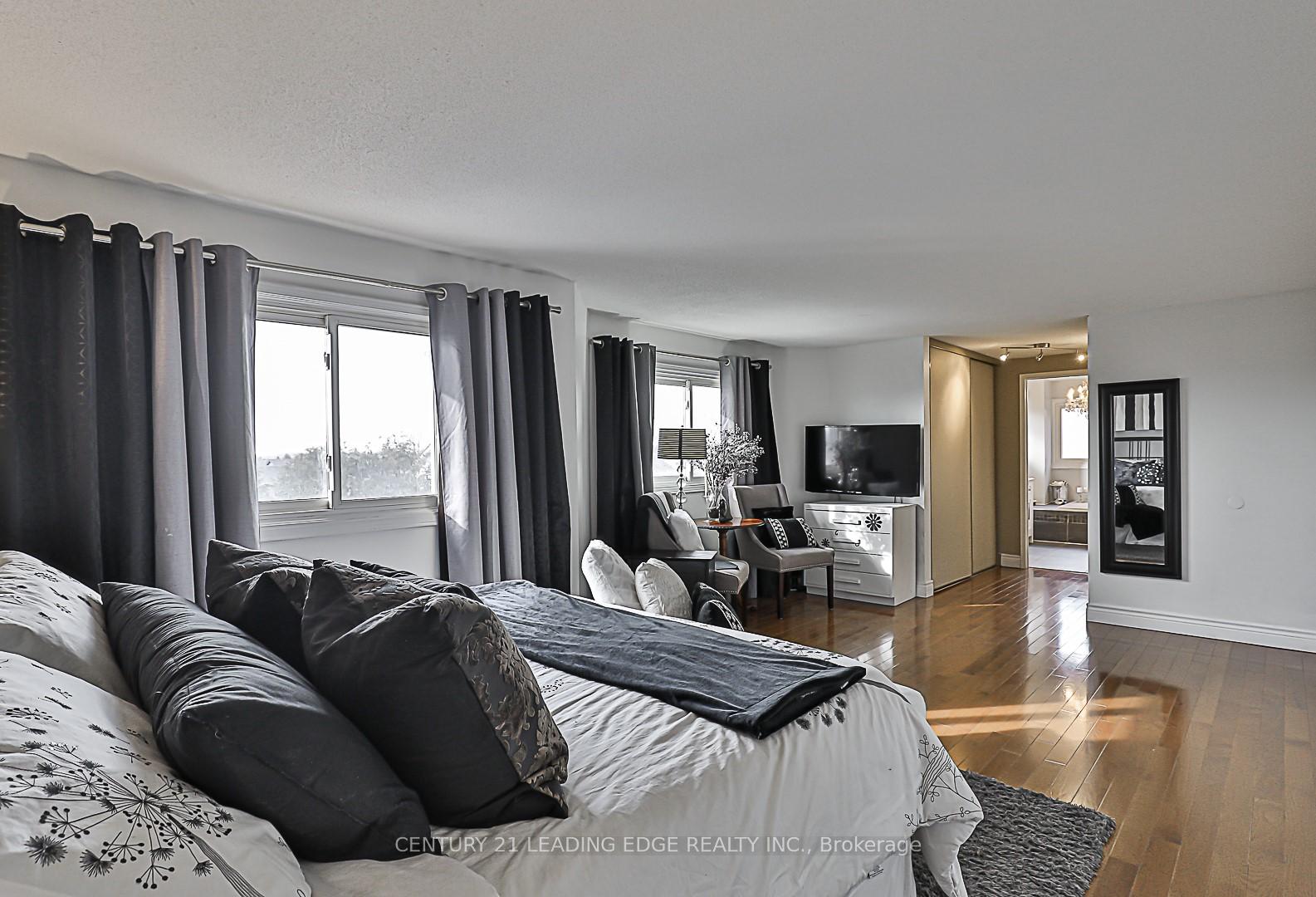 Photo 21 of 724 Barnes Crescent, Oshawa, Northglen — HOMEH