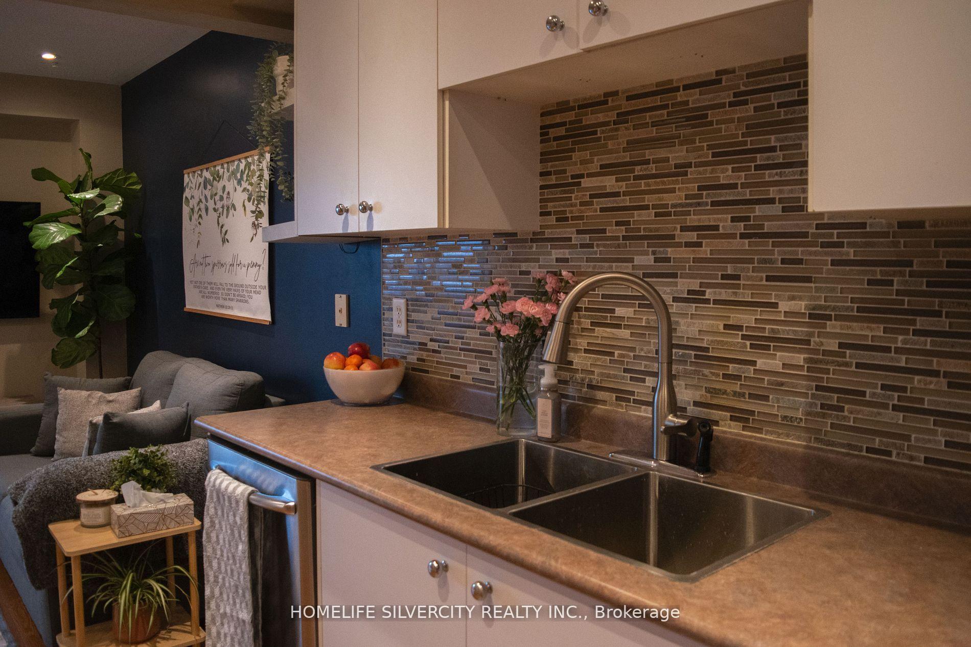 Photo 6 of 376 Sparrow Circle, Pickering, Highbush — HOMEH