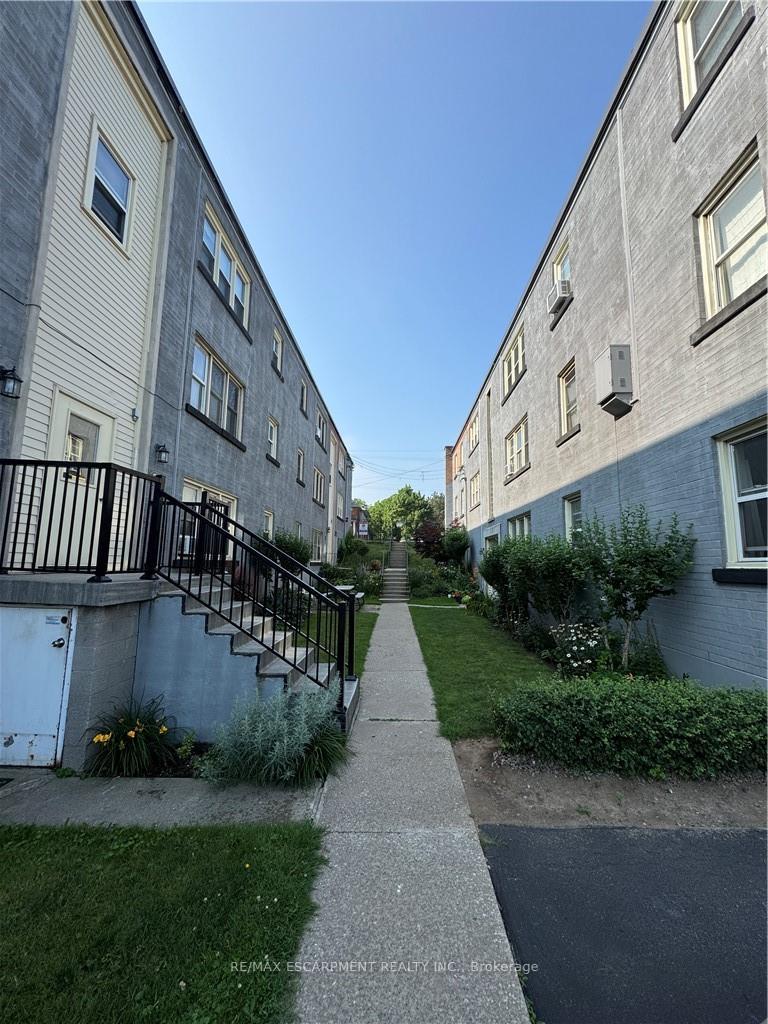 Photo 1 of Unit 11, 1755 King Street, Hamilton, Bartonville — HOMEH
