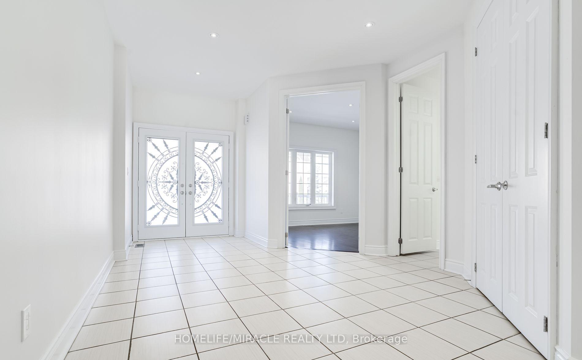 Photo 17 of 4 Lavallee Crescent, Brampton, Credit Valley — HOMEH