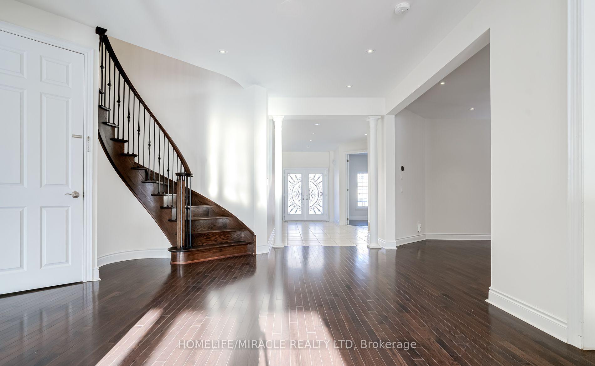 Photo 3 of 4 Lavallee Crescent, Brampton, Credit Valley — HOMEH