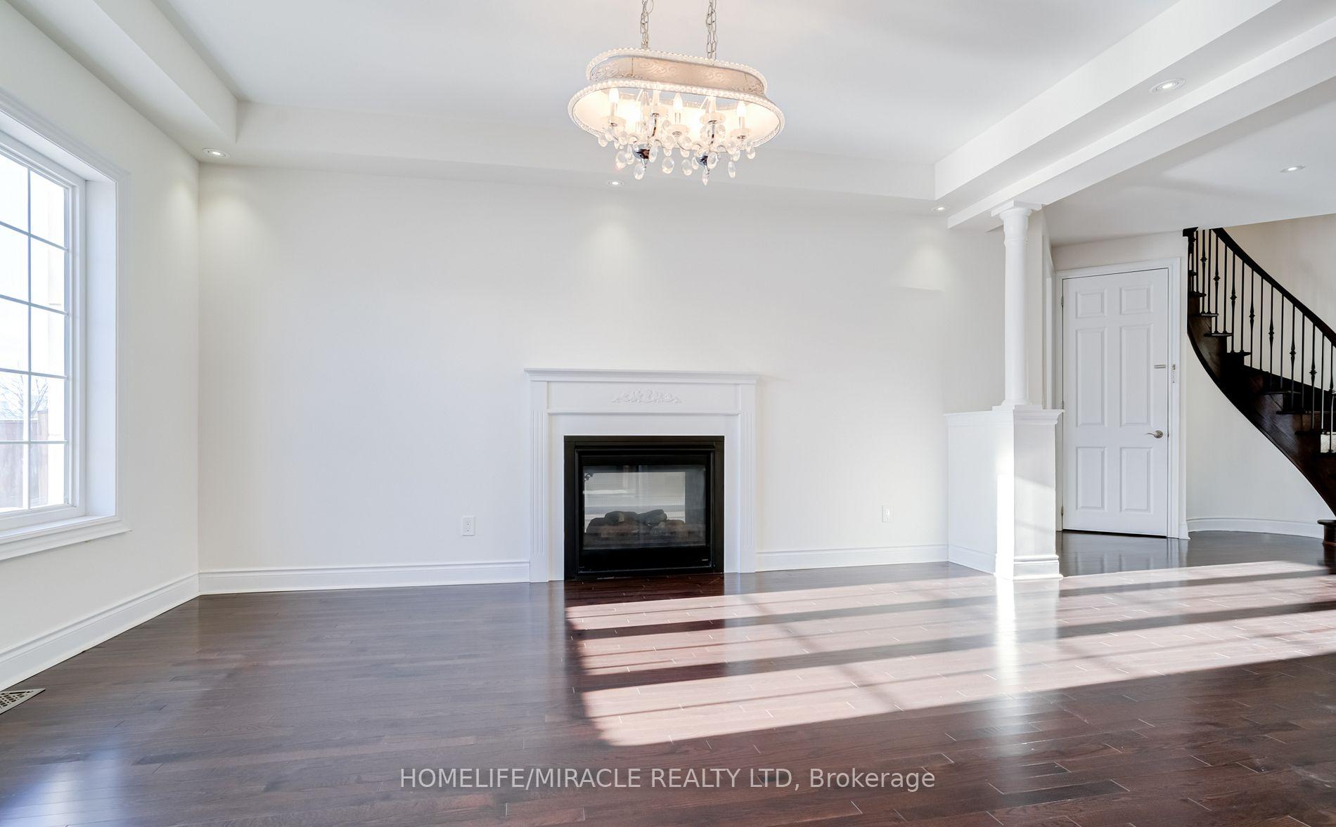 Photo 6 of 4 Lavallee Crescent, Brampton, Credit Valley — HOMEH
