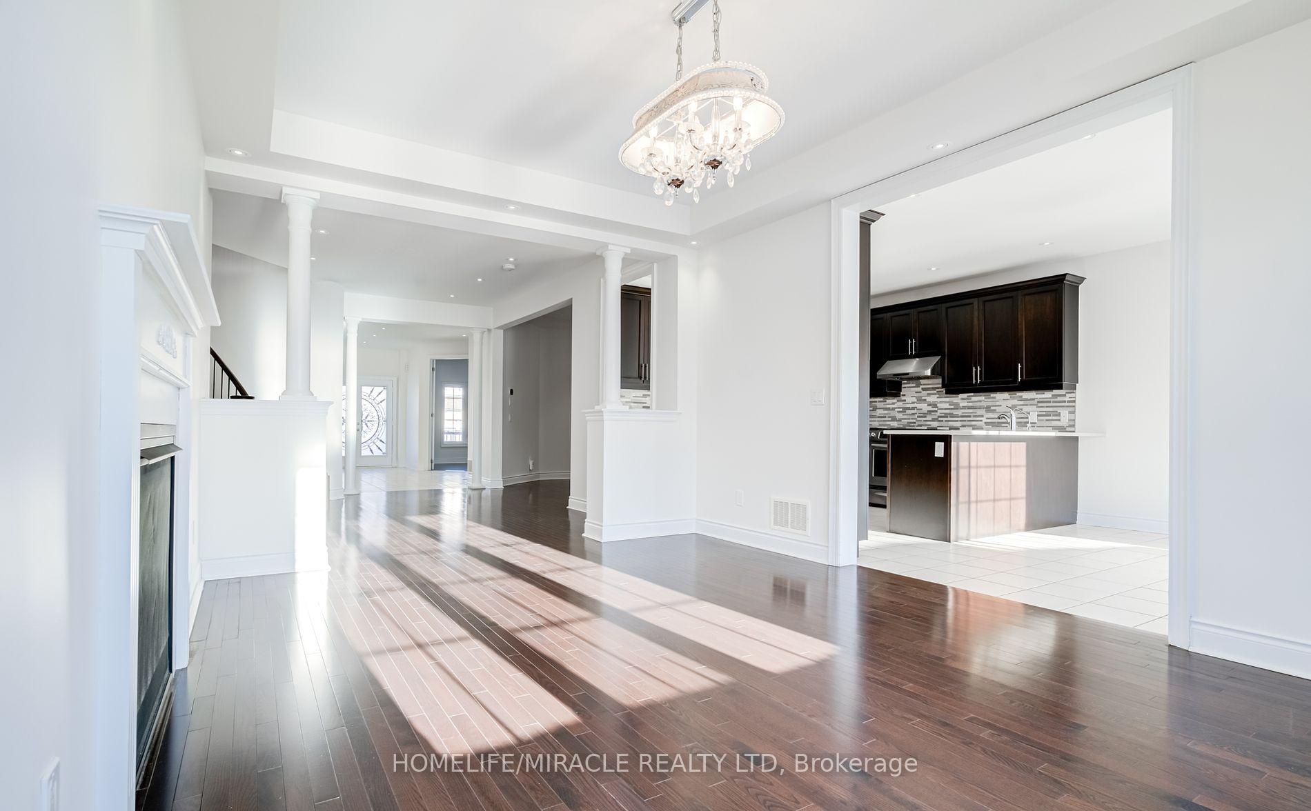 Photo 11 of 4 Lavallee Crescent, Brampton, Credit Valley — HOMEH