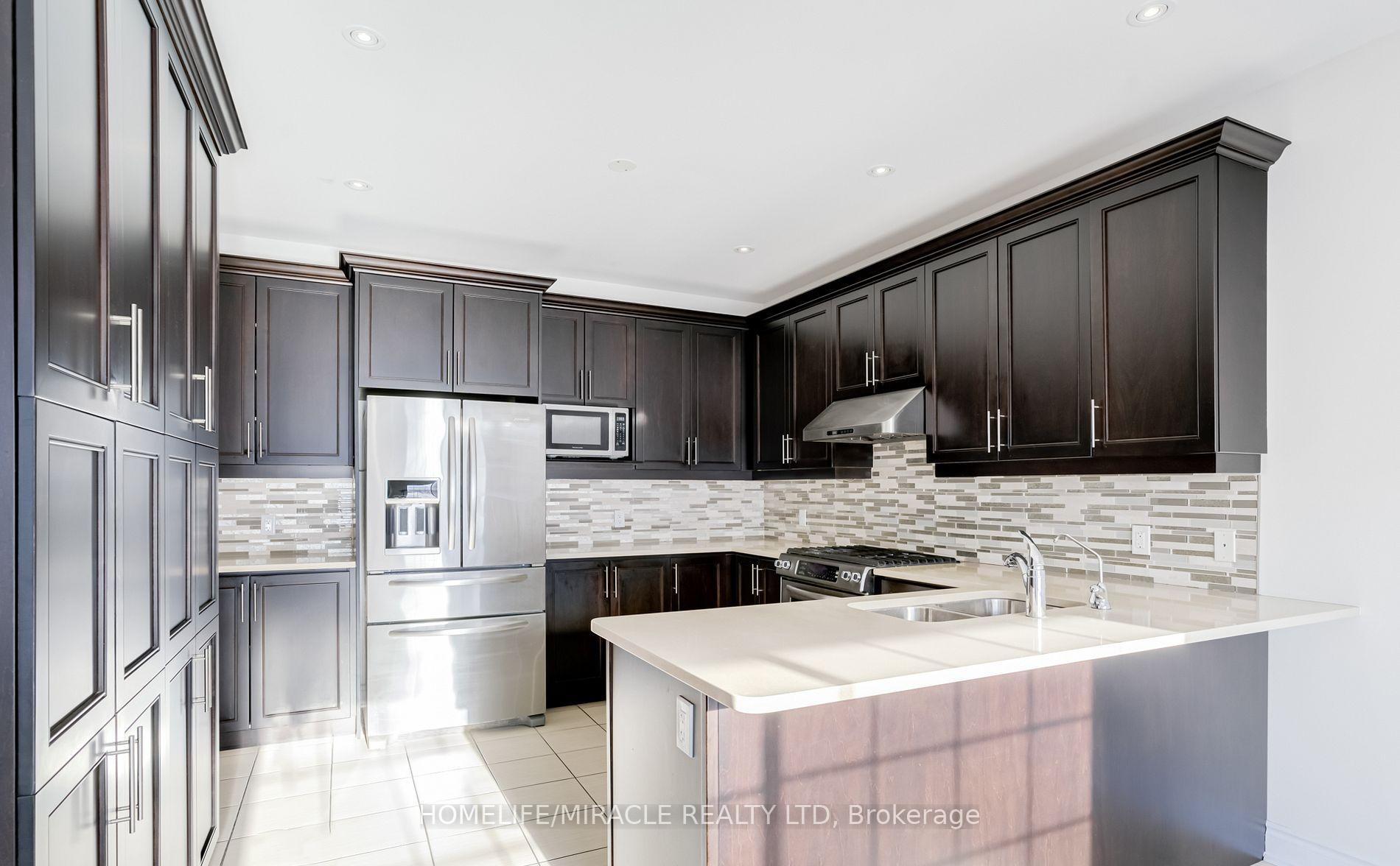 Photo 15 of 4 Lavallee Crescent, Brampton, Credit Valley — HOMEH