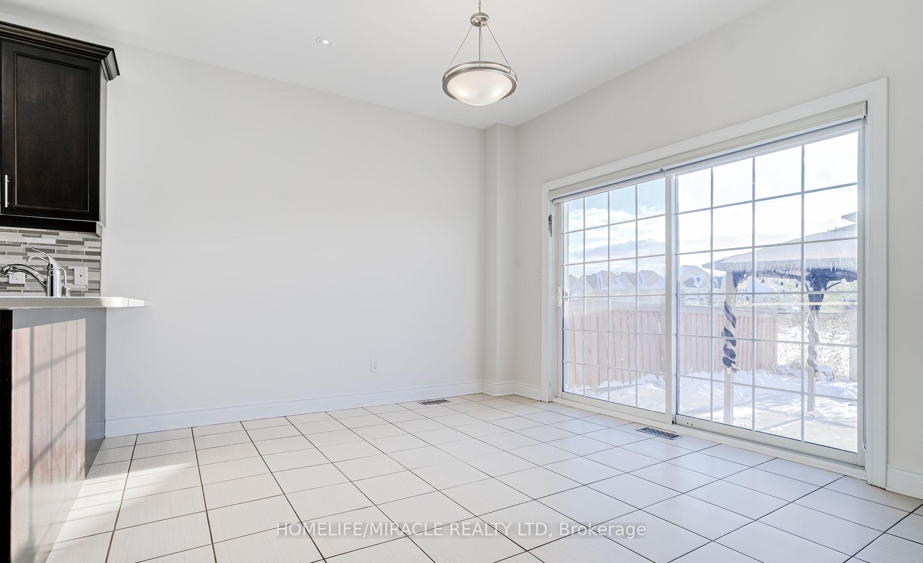 Photo 18 of 4 Lavallee Crescent, Brampton, Credit Valley — HOMEH