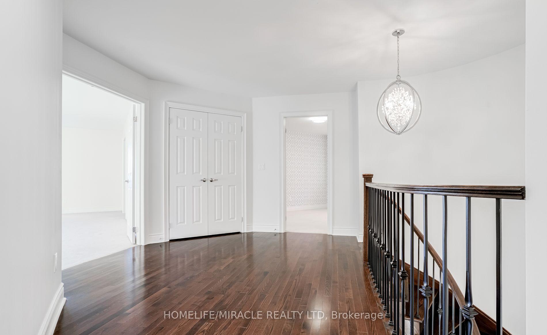 Photo 10 of 4 Lavallee Crescent, Brampton, Credit Valley — HOMEH