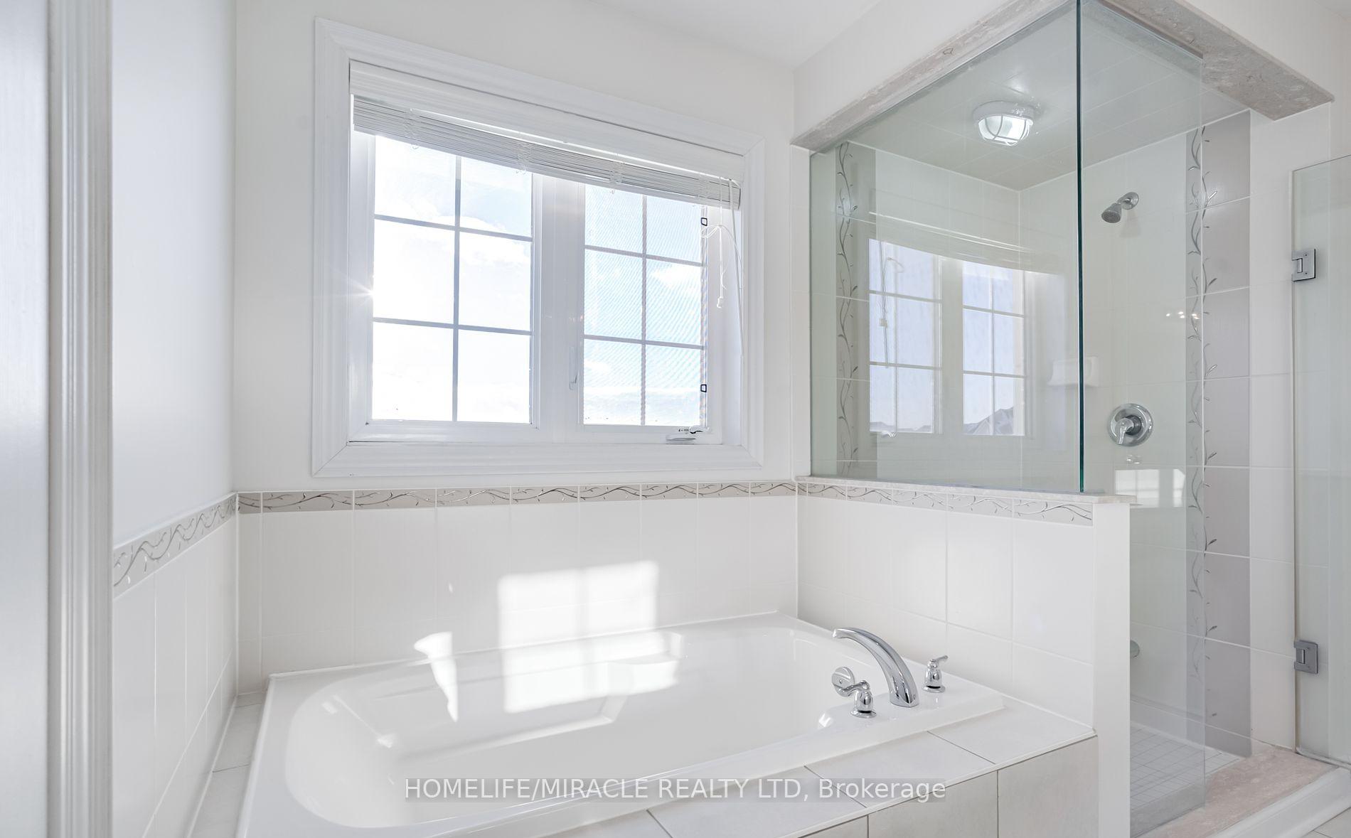 Photo 12 of 4 Lavallee Crescent, Brampton, Credit Valley — HOMEH