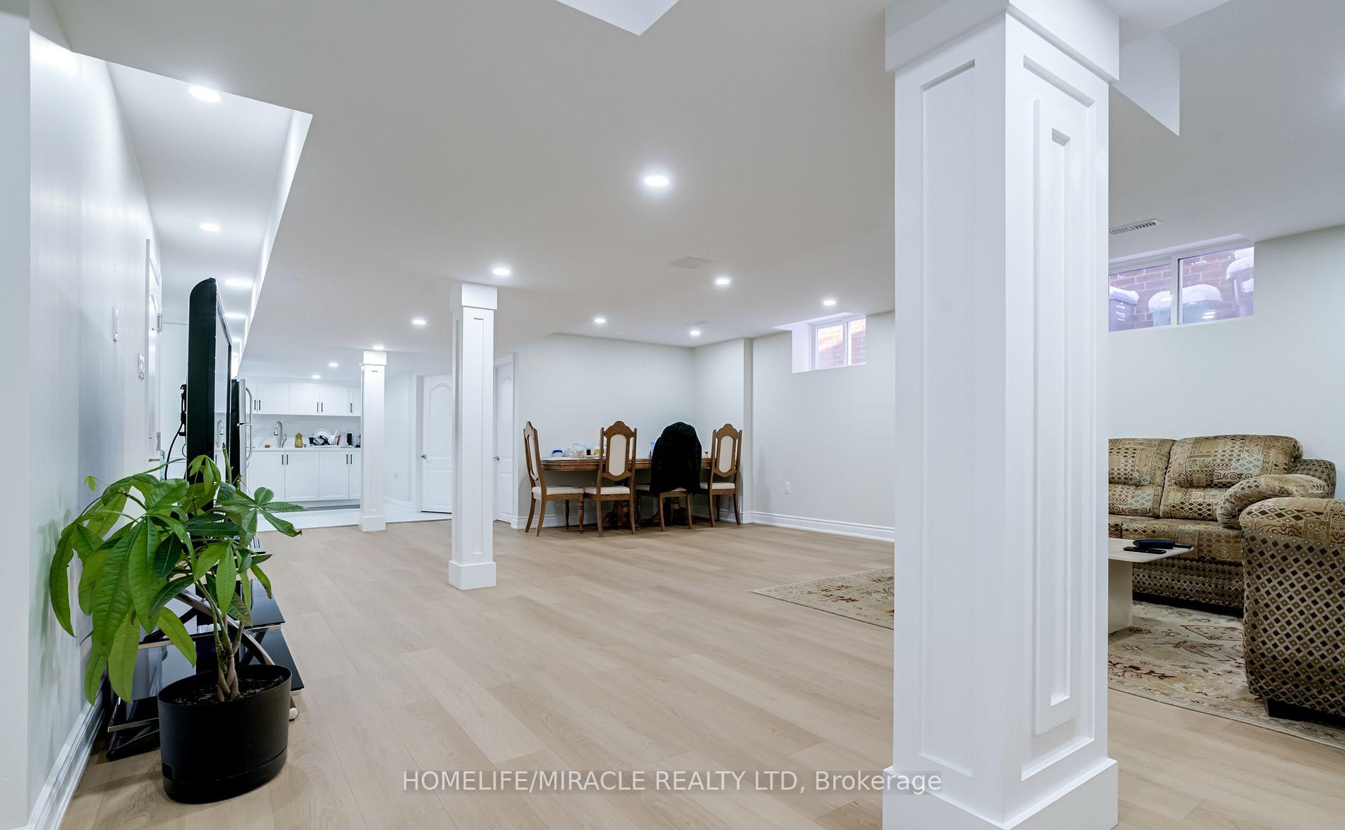Photo 34 of 4 Lavallee Crescent, Brampton, Credit Valley — HOMEH