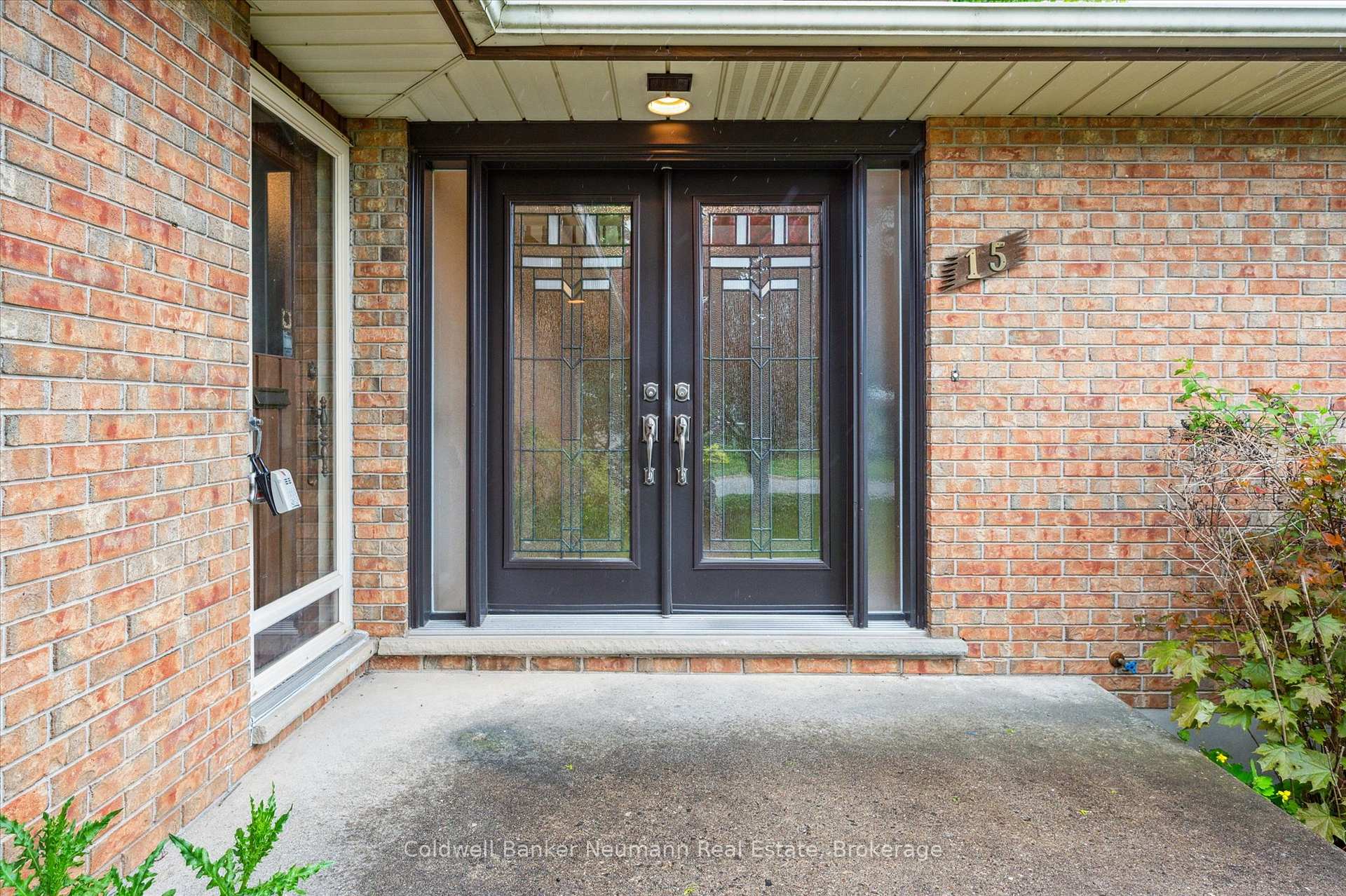Photo 2 of 15 Hands Drive, Guelph, Kortright East — HOMEH