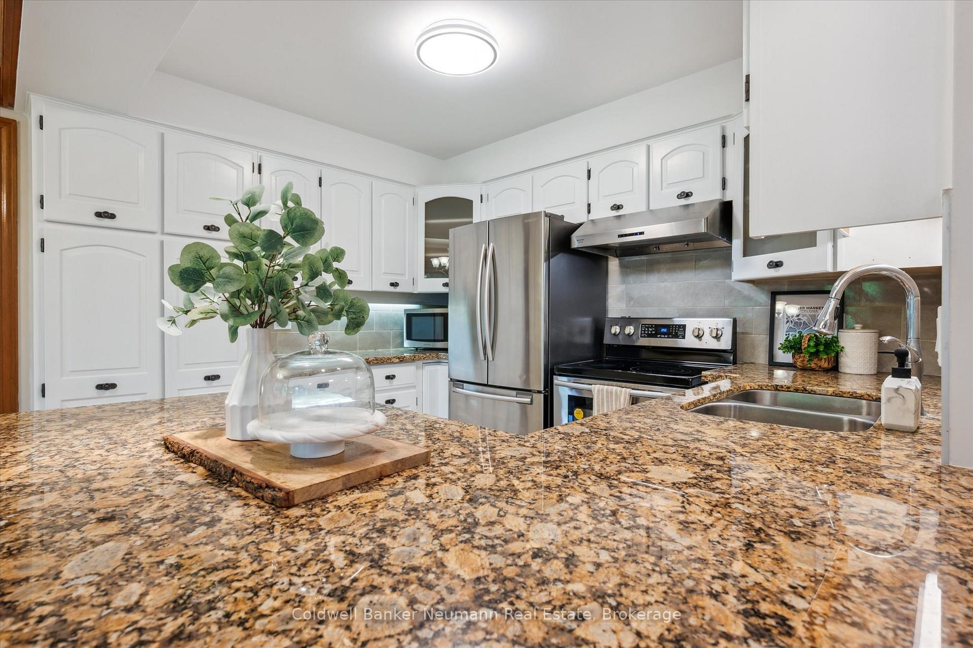 Photo 10 of 15 Hands Drive, Guelph, Kortright East — HOMEH