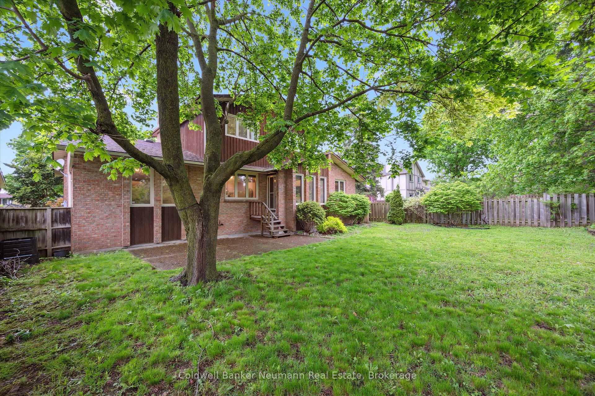Photo 37 of 15 Hands Drive, Guelph, Kortright East — HOMEH