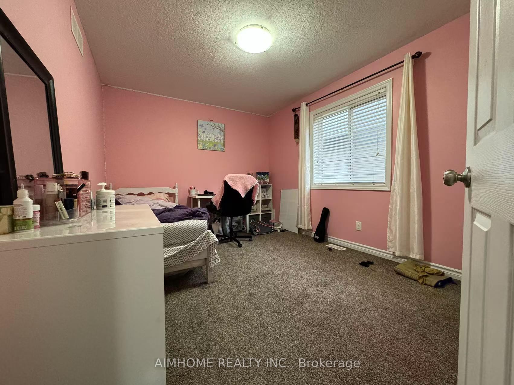 Photo 2 of 670 Indian Grass Street, Waterloo, Columbia Forest — HOMEH