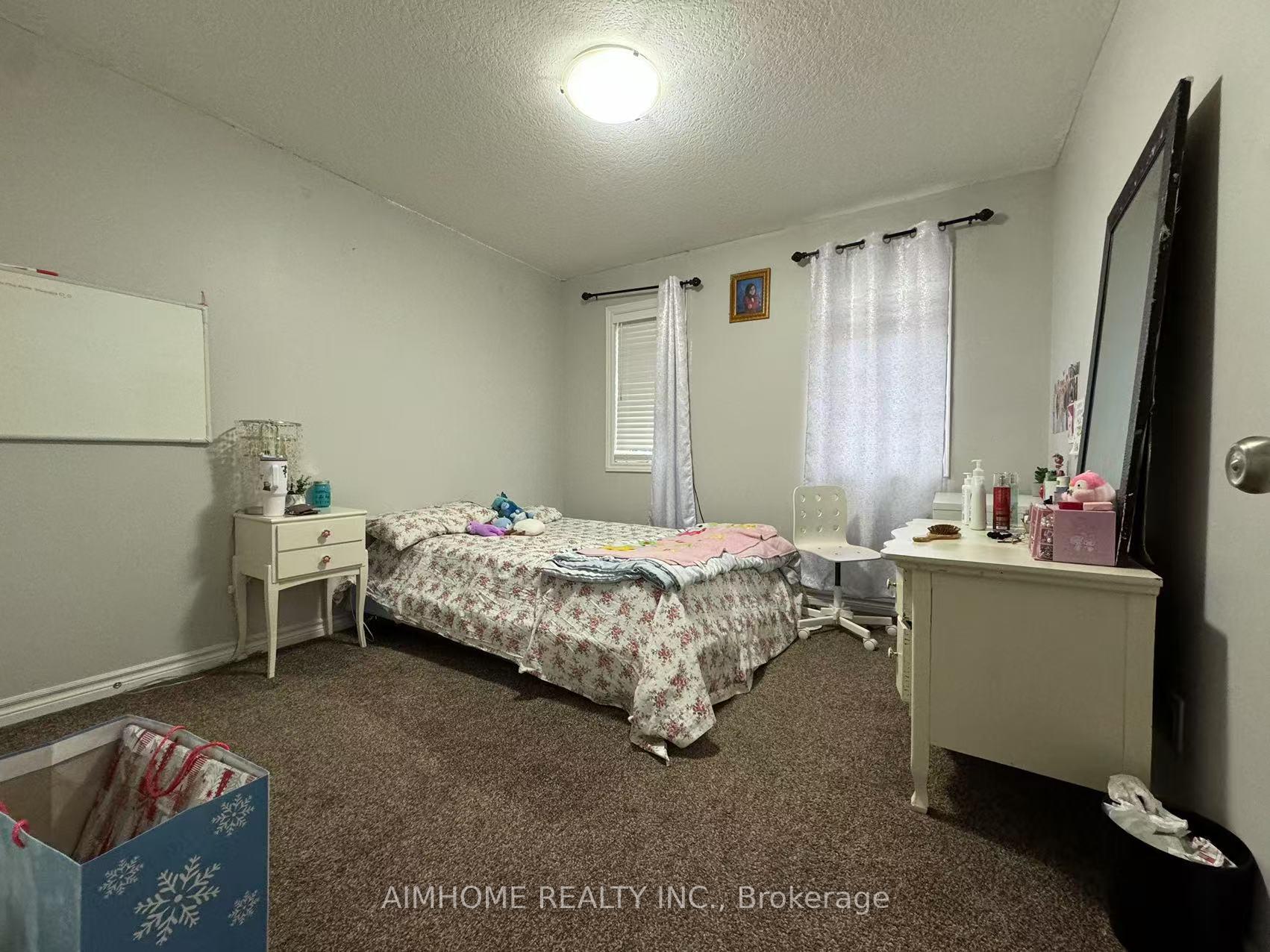 Photo 3 of 670 Indian Grass Street, Waterloo, Columbia Forest — HOMEH