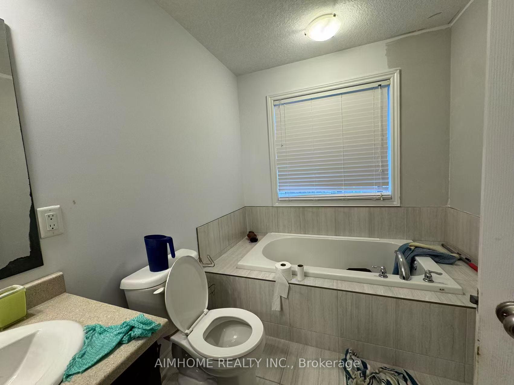 Photo 9 of 670 Indian Grass Street, Waterloo, Columbia Forest — HOMEH