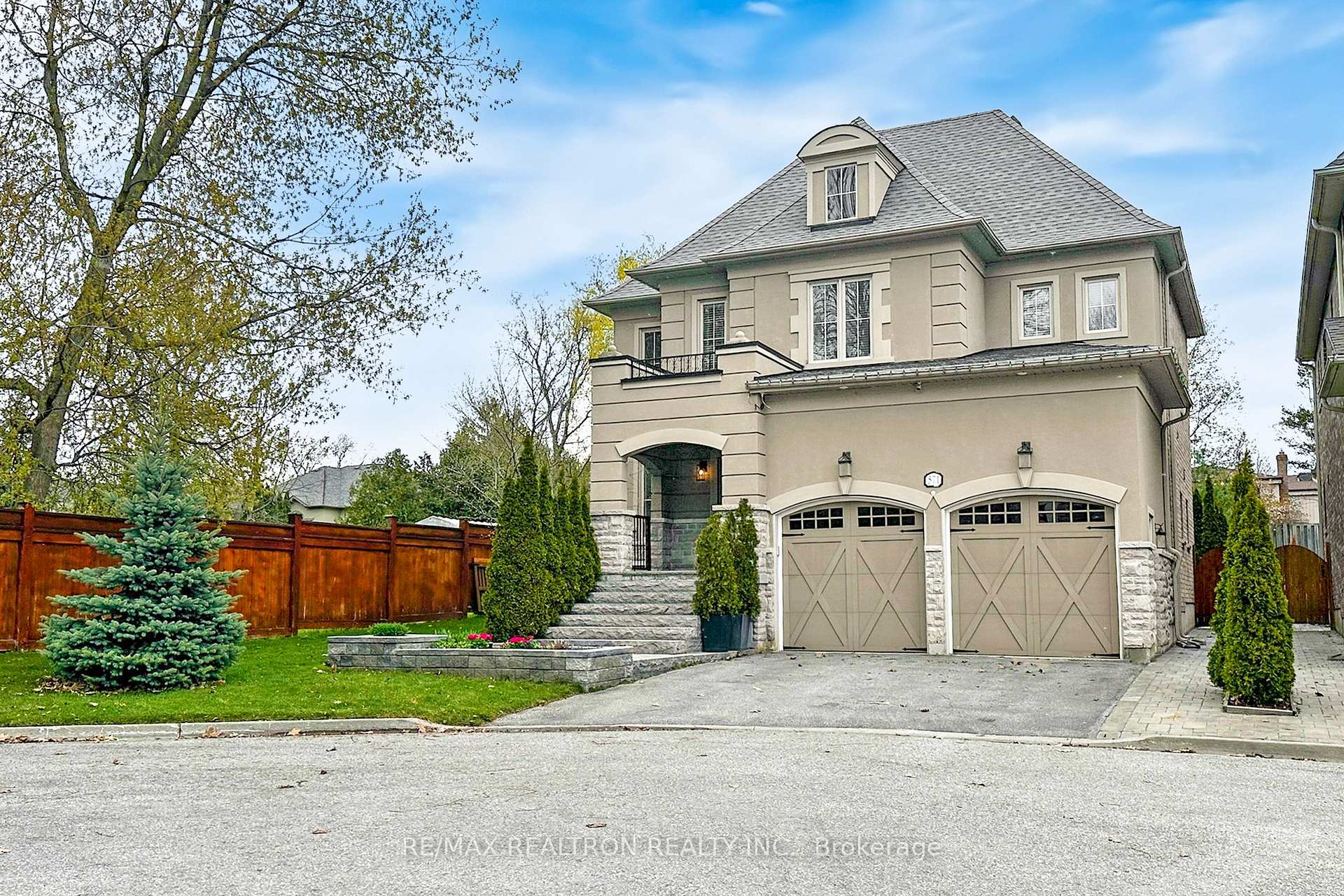 Front of 571 Maitland Drive