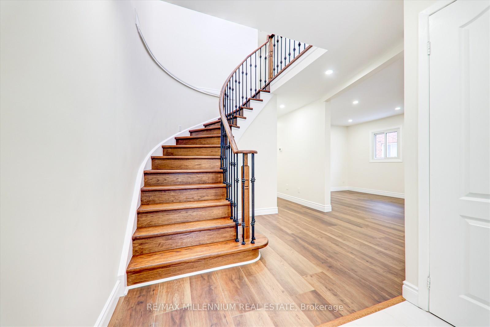 Photo 5 of 13 Ebby Avenue, Brampton, Heart Lake West — HOMEH