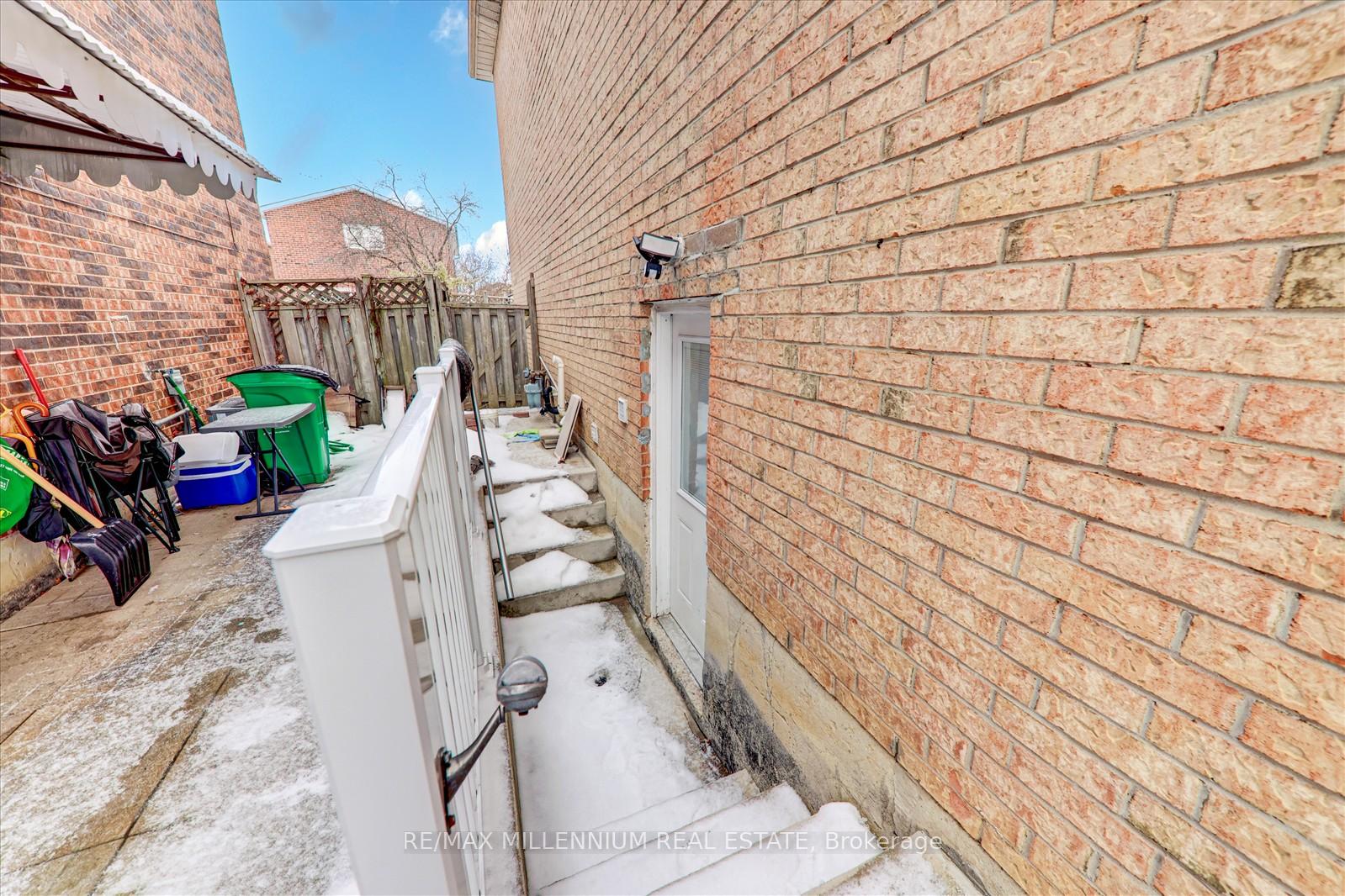 Photo 32 of 13 Ebby Avenue, Brampton, Heart Lake West — HOMEH