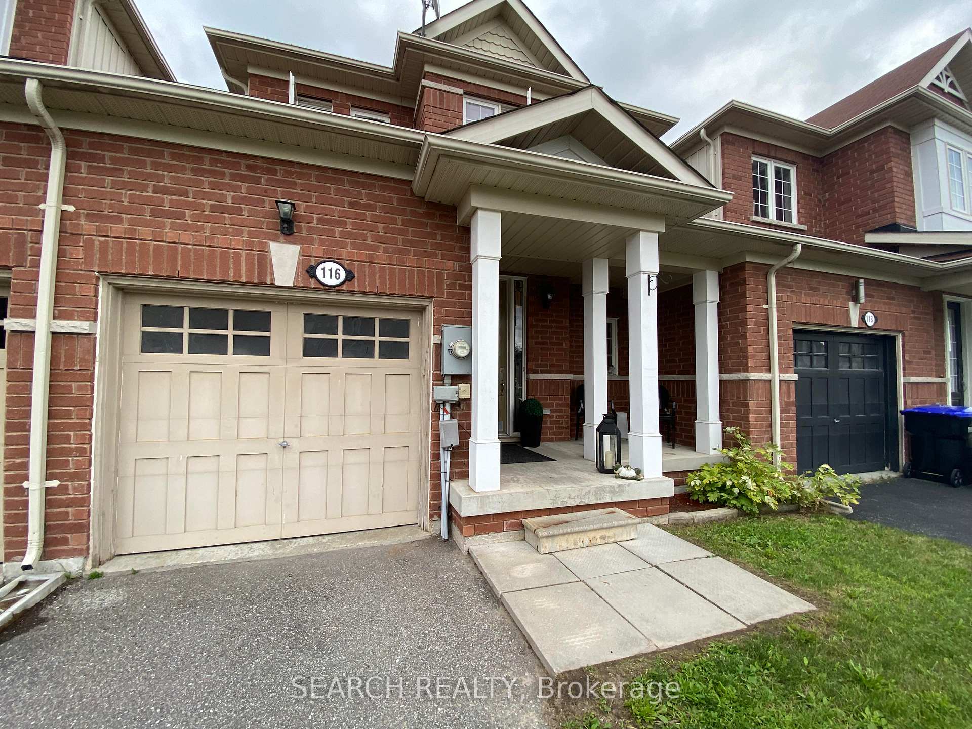 Front of 116 Collier Crescent